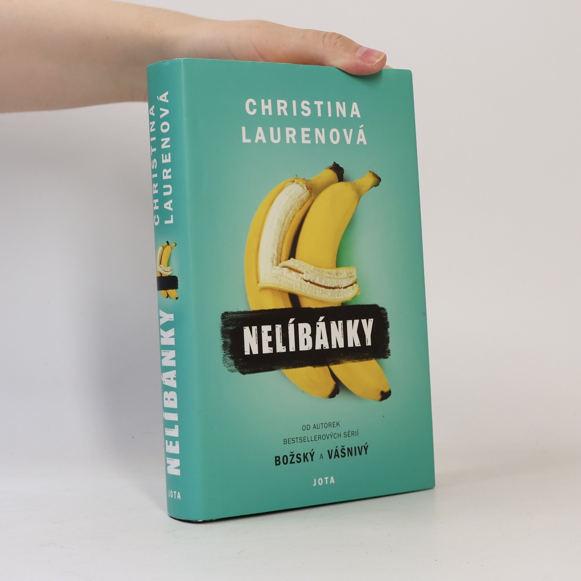 Christina Lauren Nelíbánky