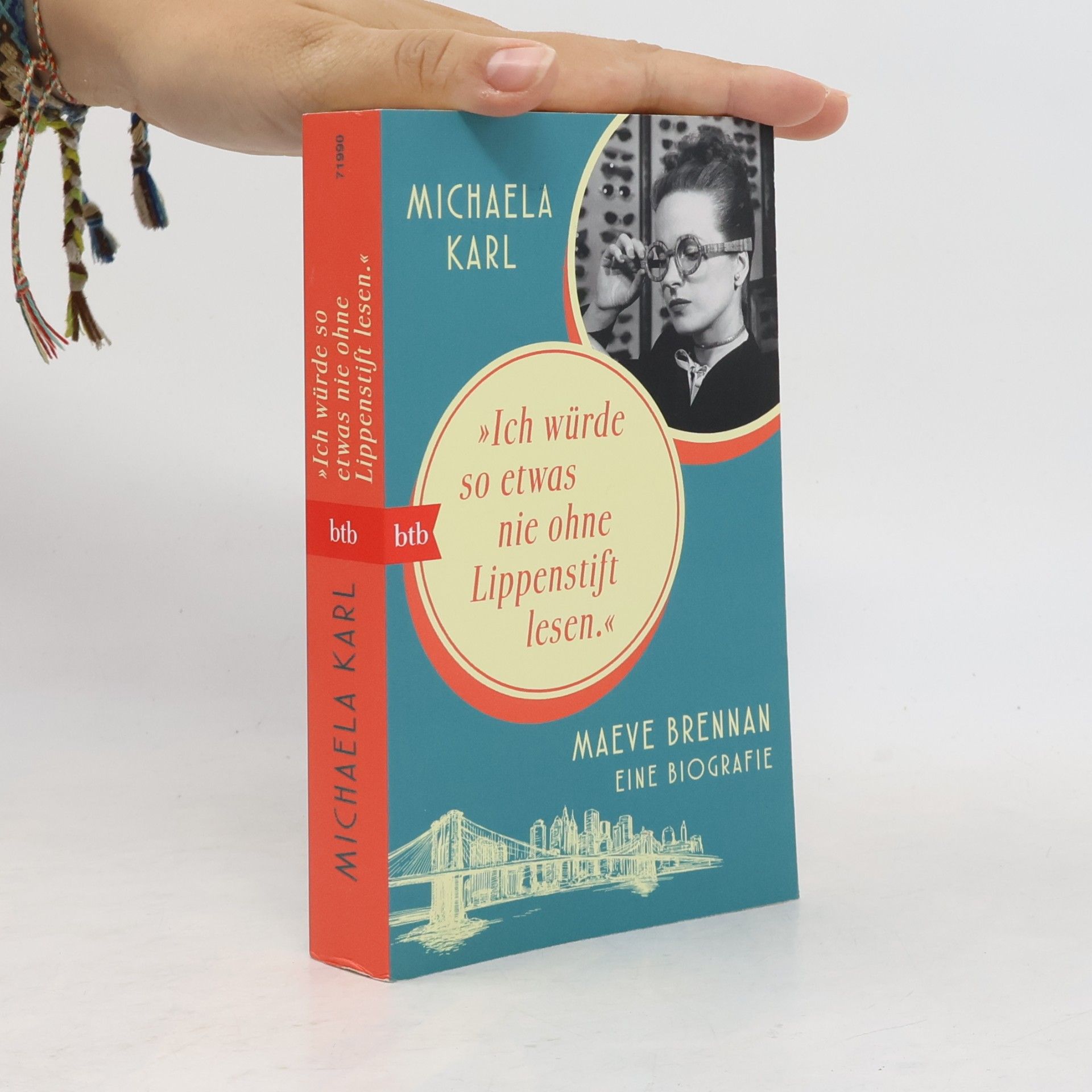 Michaela Karl \"Ich würde so etwas nie ohne Lippenstift lesen\"
