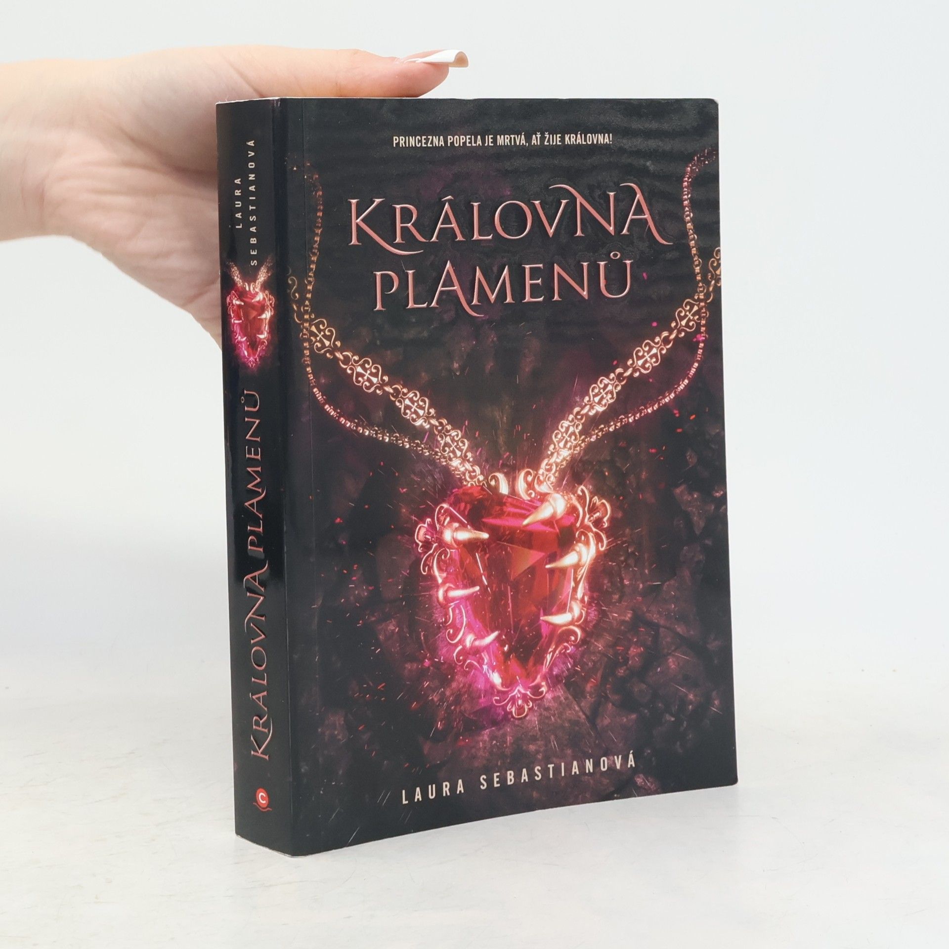Laura Sebastian Královna plamenů