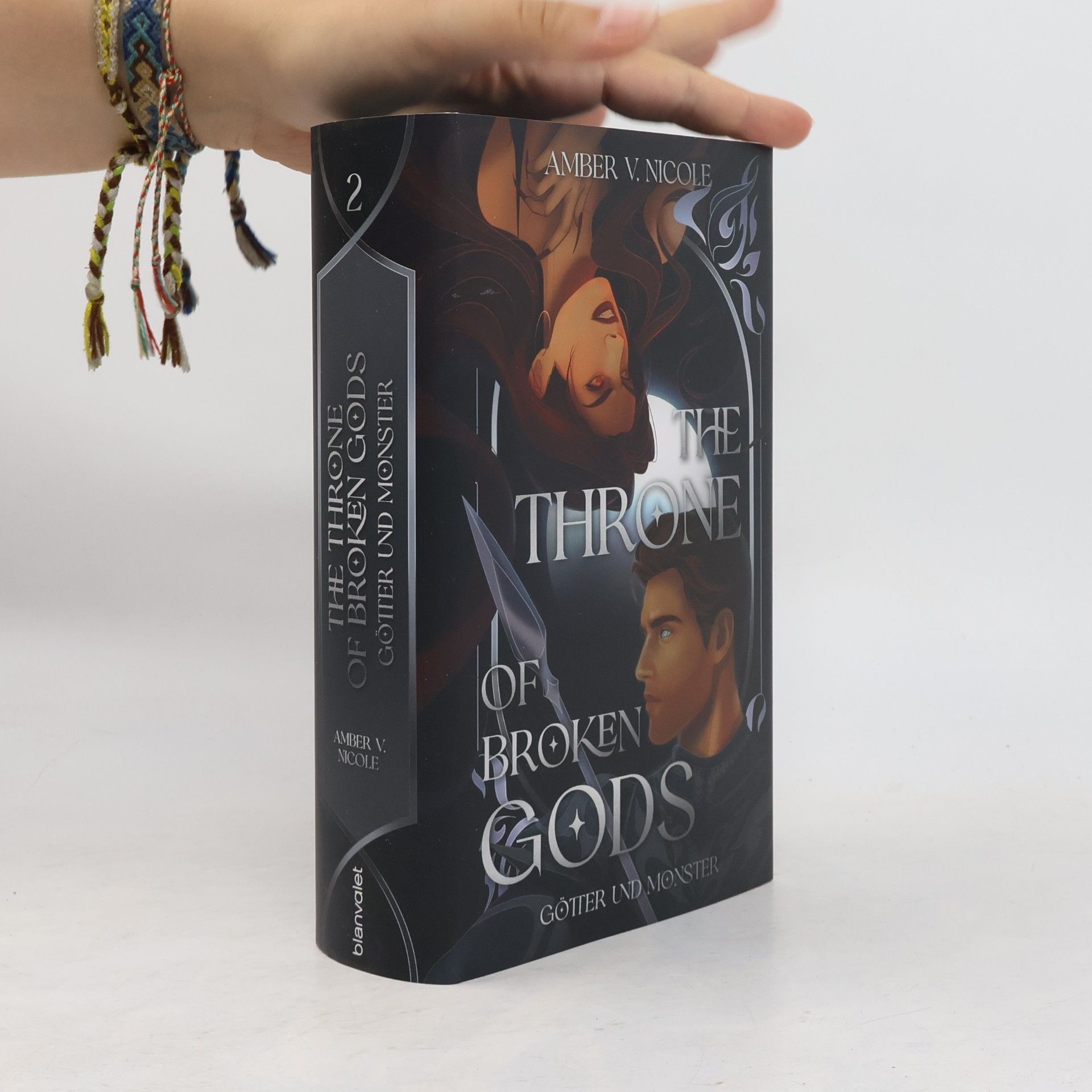 Amber V. Nicole The Throne of Broken Gods 2