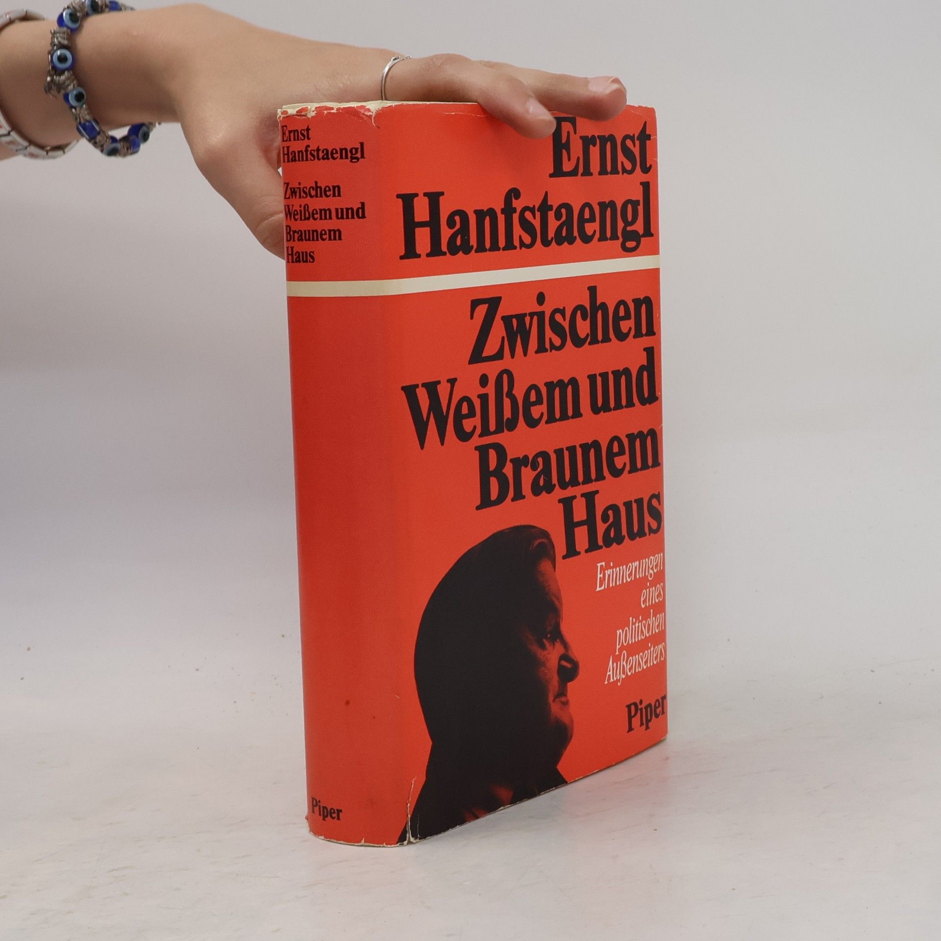 Ernst Hanfstaengl Zwischen Weissem und Braunem Haus
