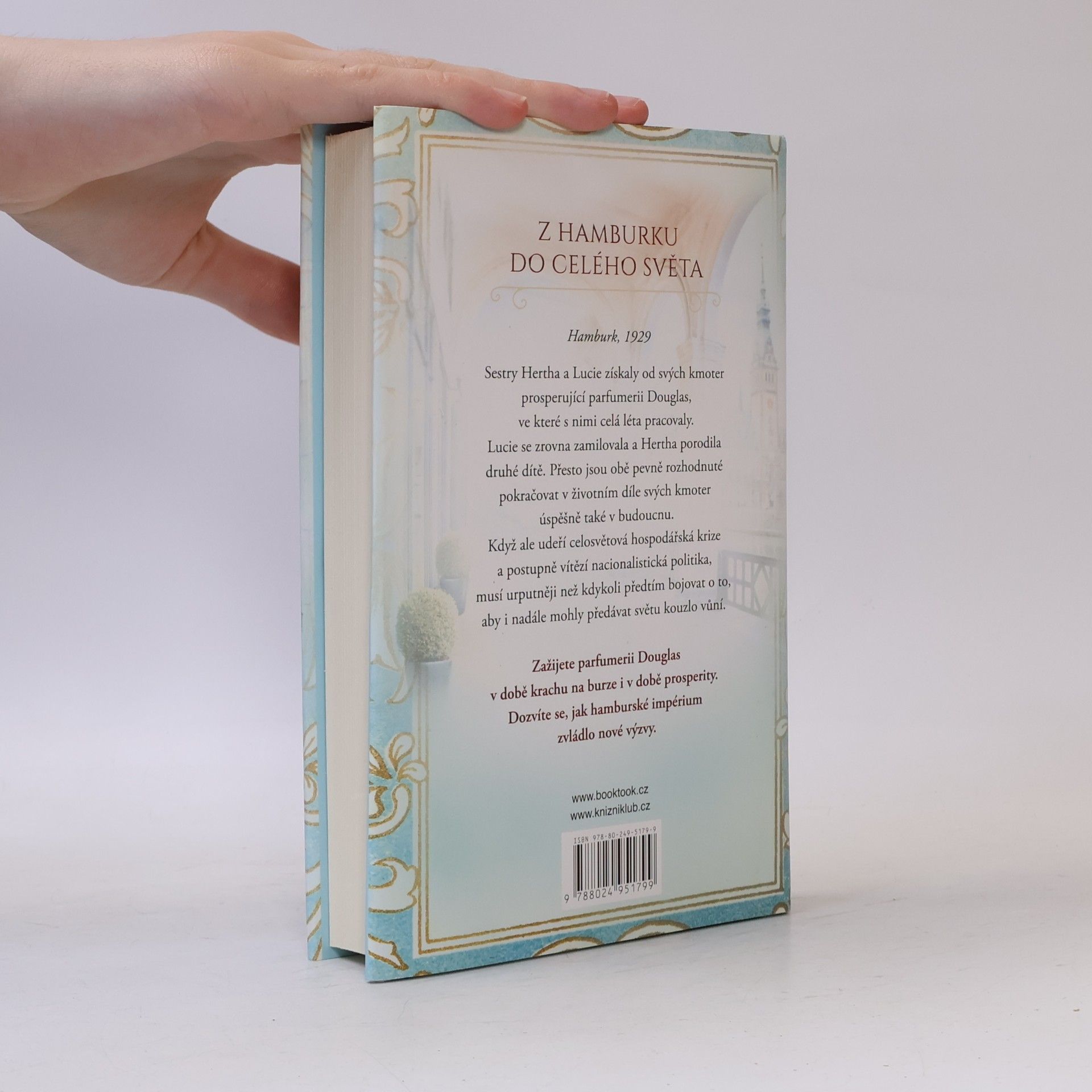 Charlotte Jacobi Parfumerie Douglas. Impérium snů