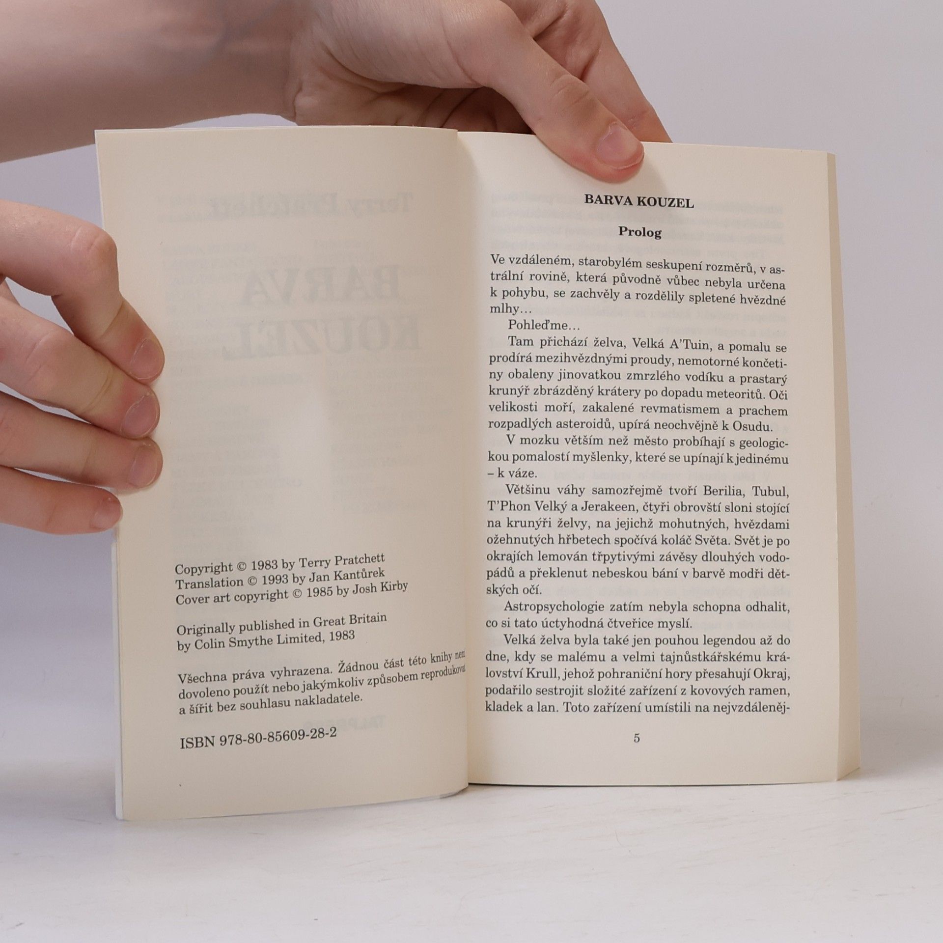 Terry Pratchett Barva kouzel. Úžasná zeměplocha