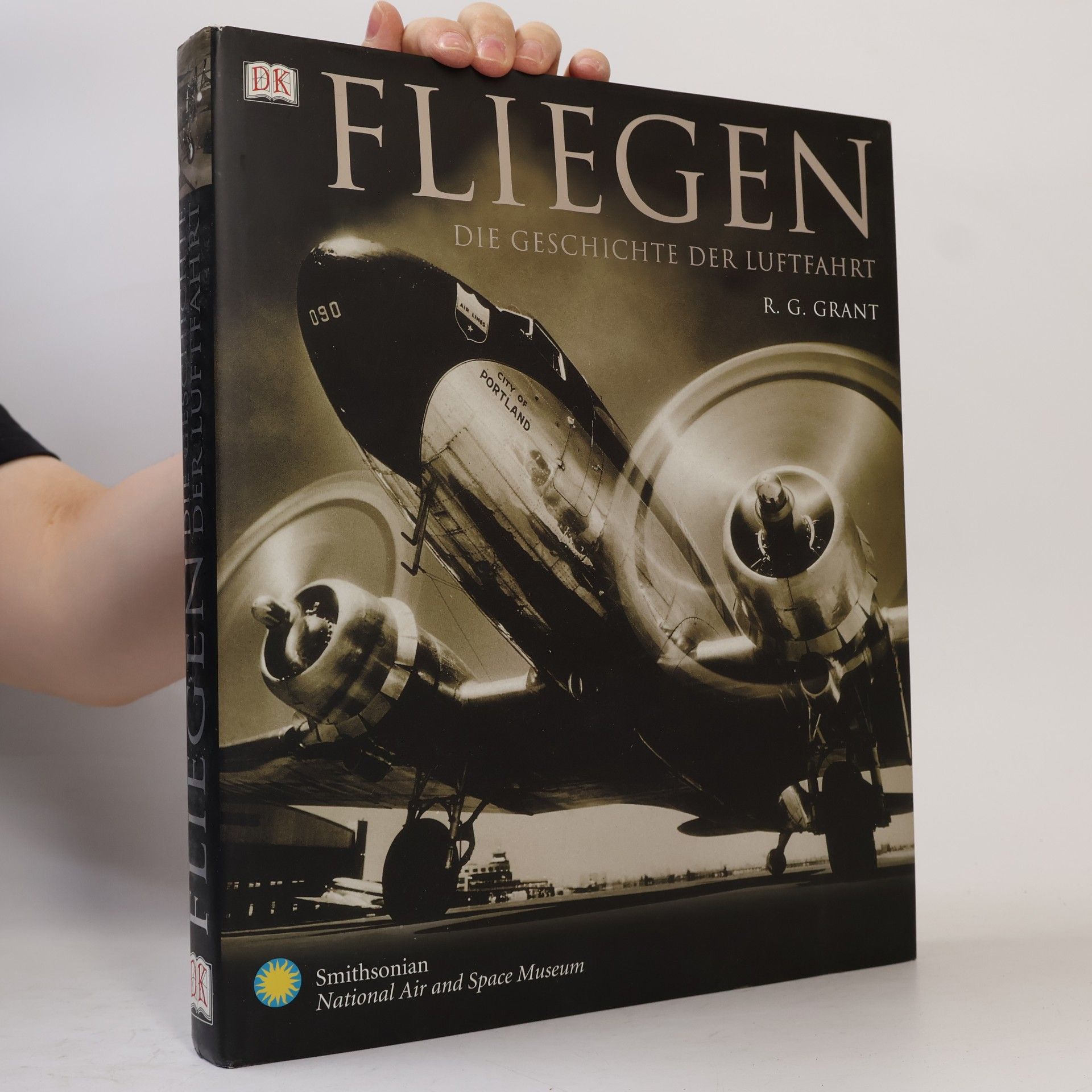Reg G. Grant Fliegen
