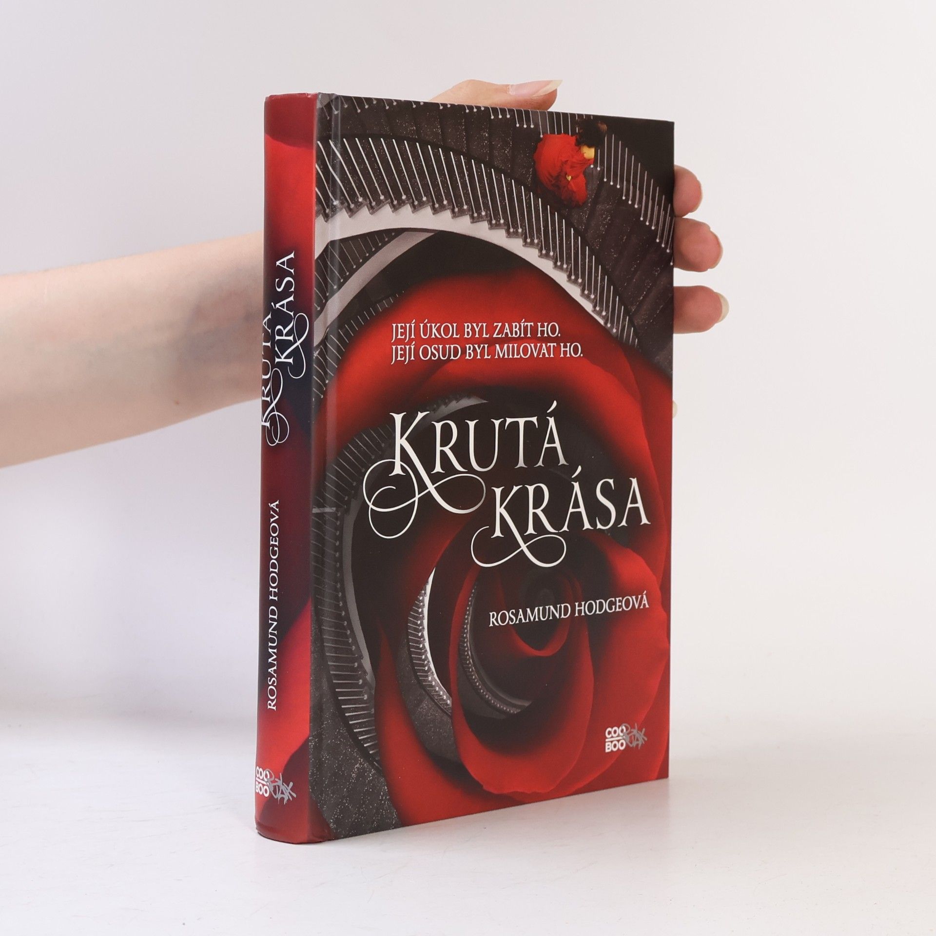 Rosamund Hodge Krutá krása