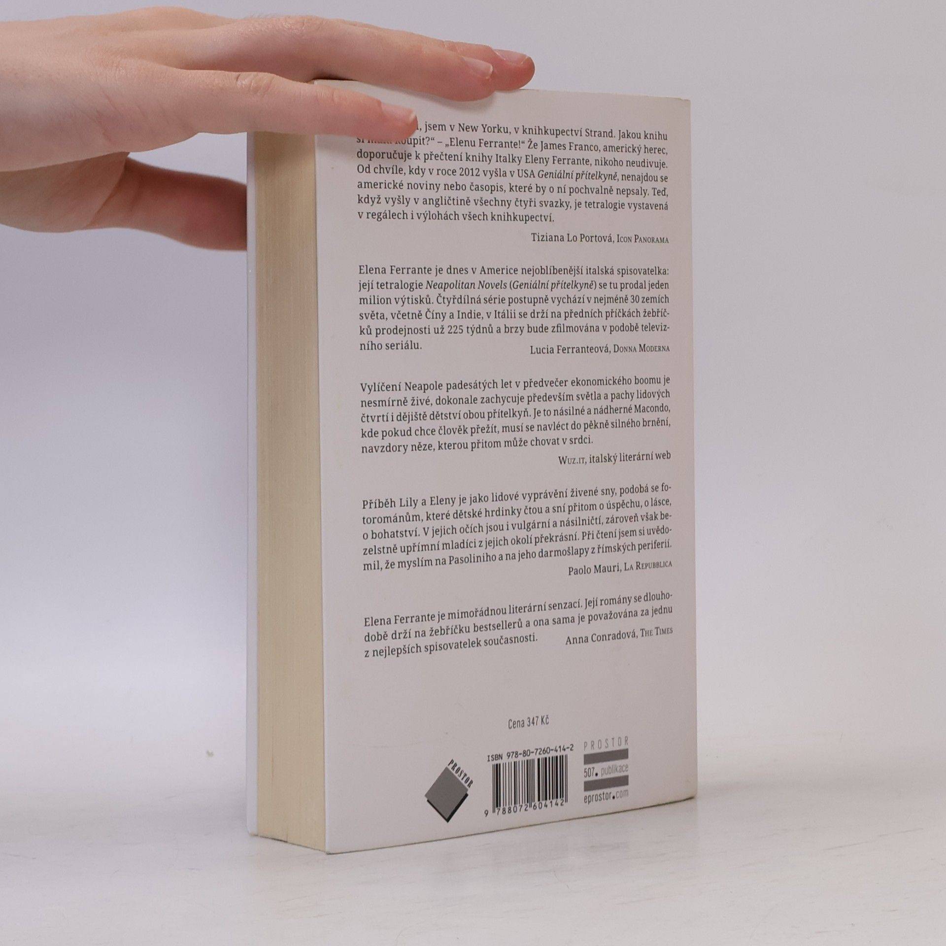 Elena Ferrante Geniální přítelkyně 1. Dětství a dospívání