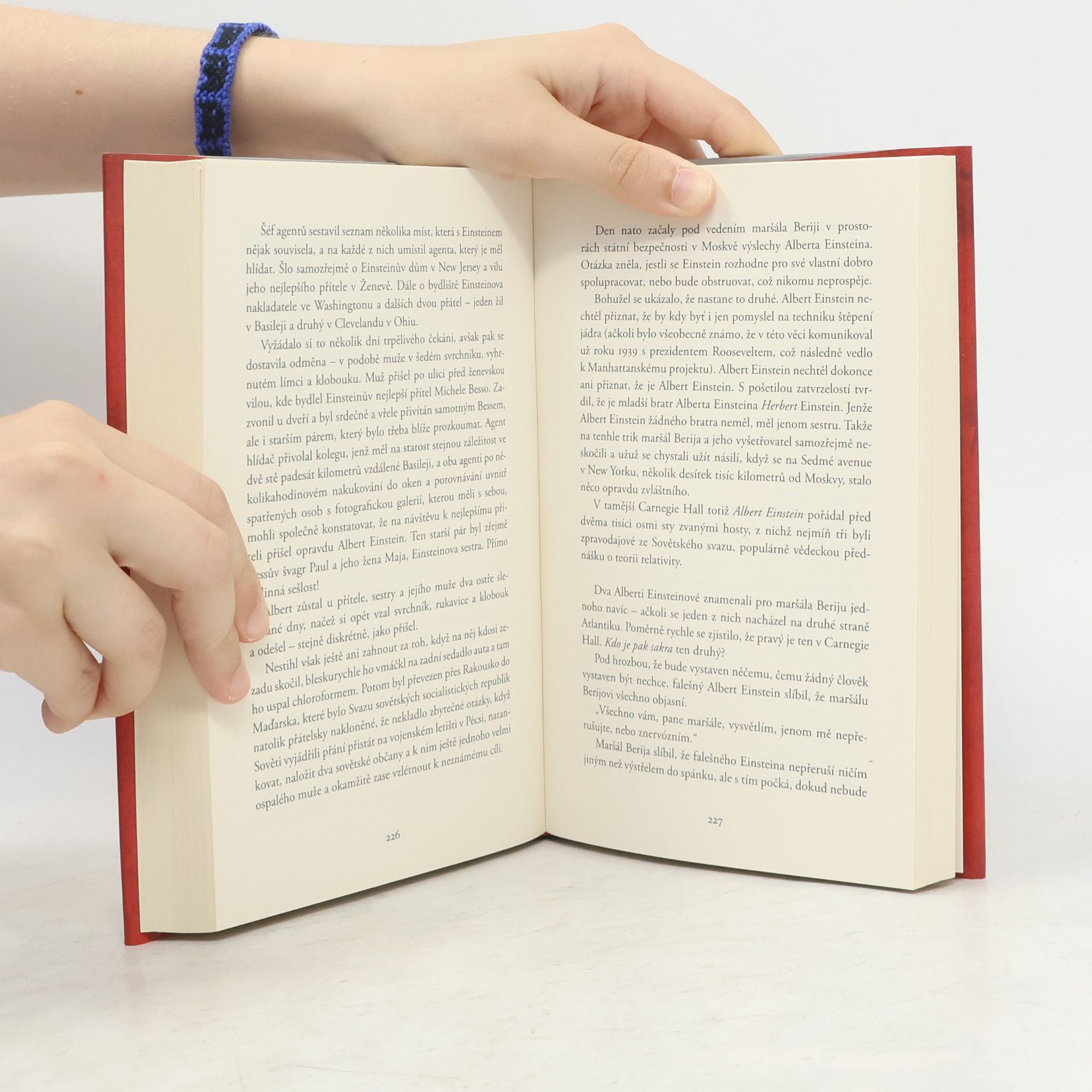 Jonas Jonasson Stoletý stařík, který vylezl z okna a zmizel