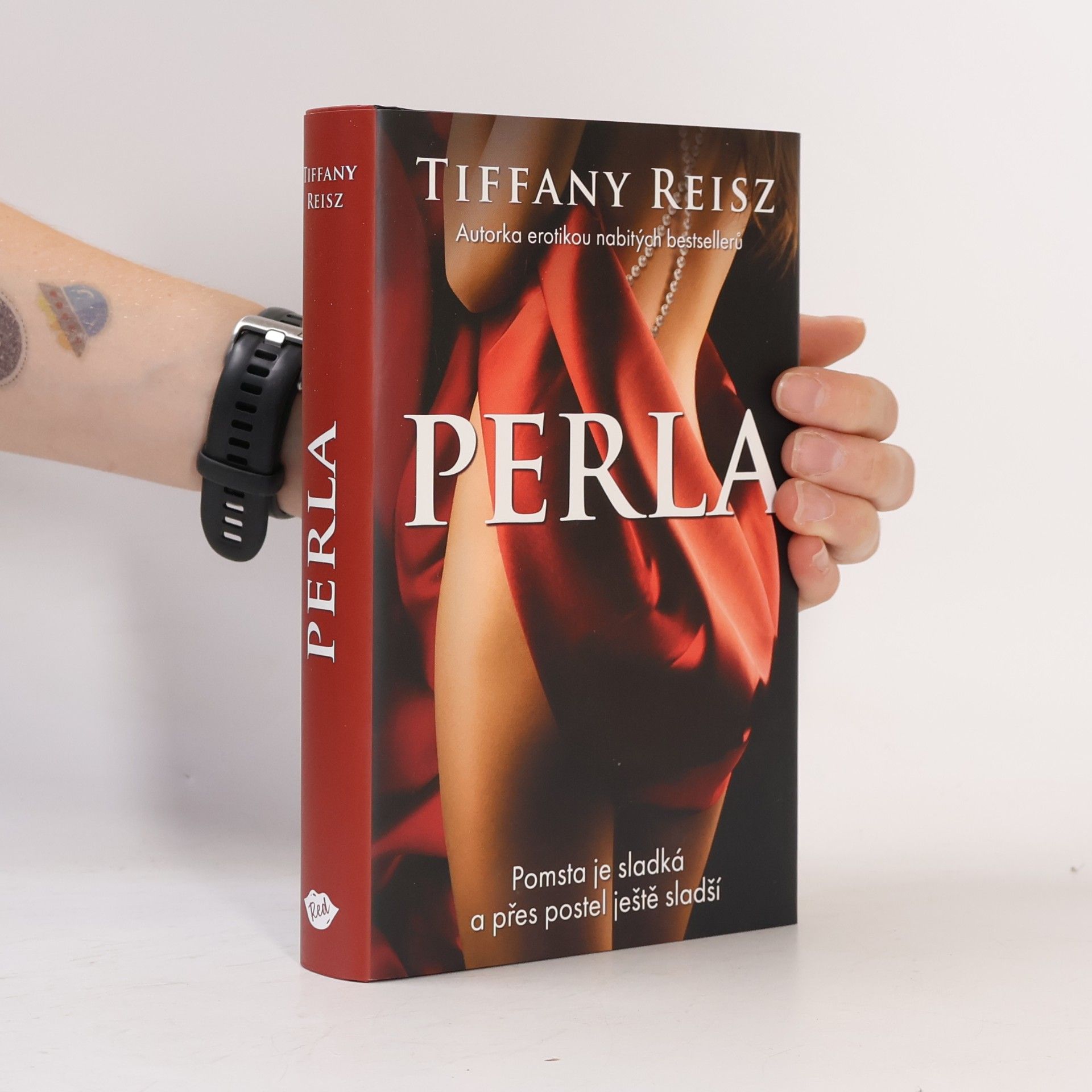 Tiffany Reisz Perla