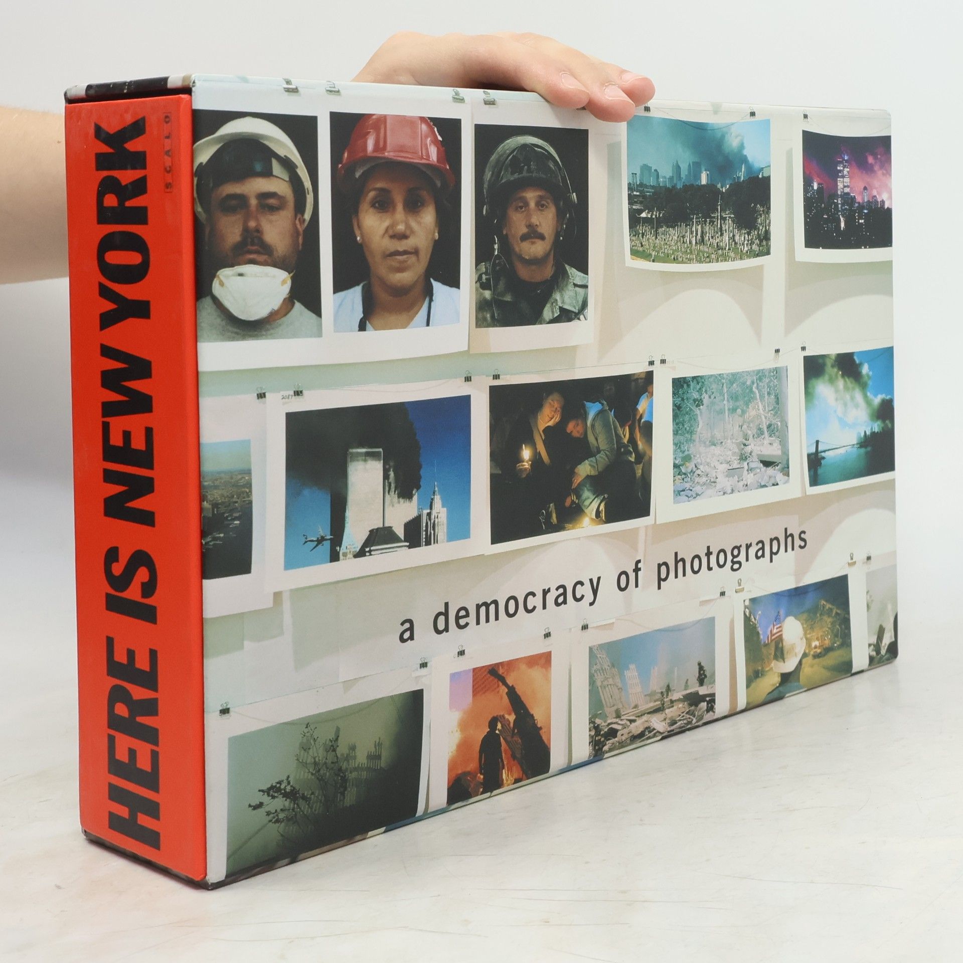 Michael Shulan Here Is New York. A Democracy of Photographs