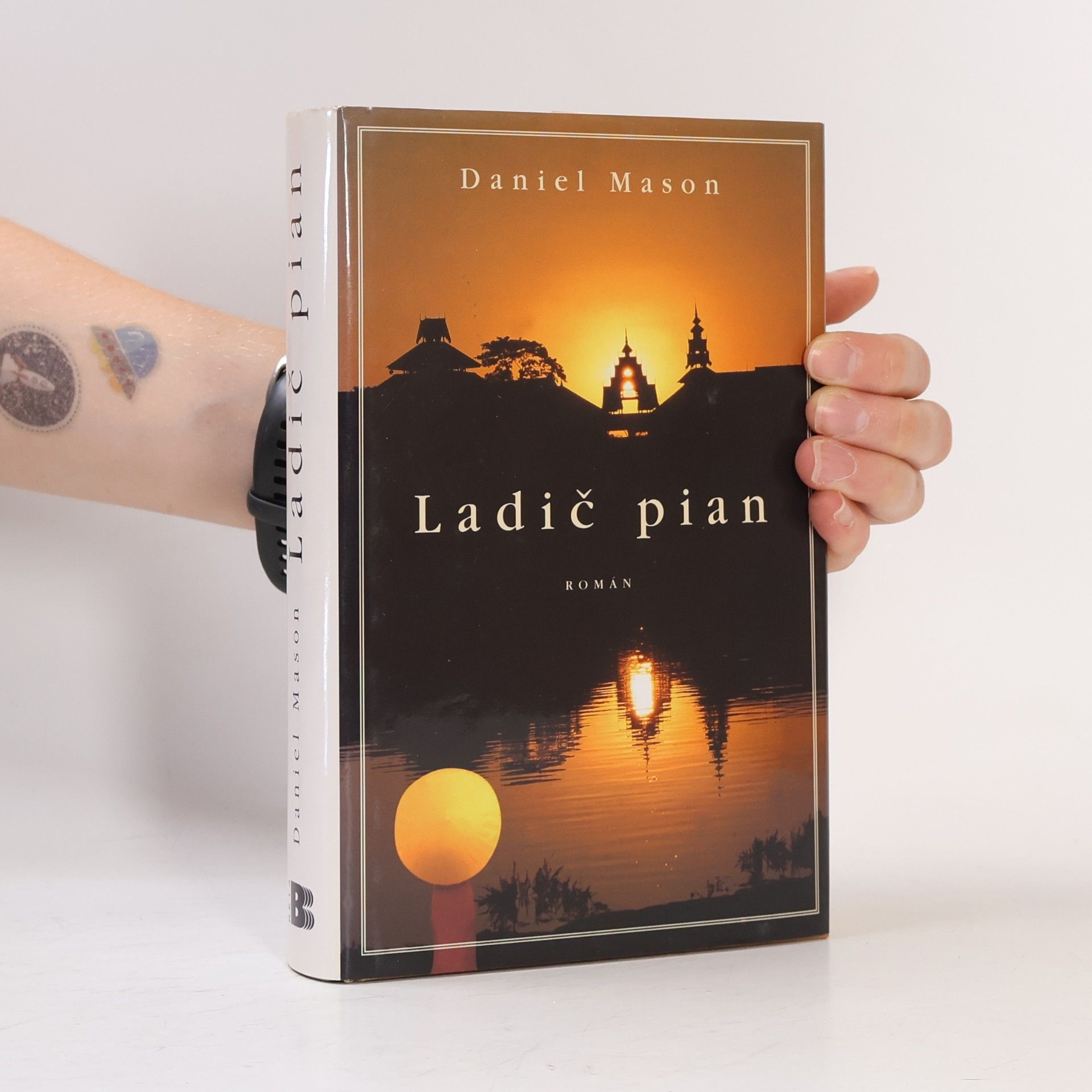 Daniel Mason Ladič pian : [román]