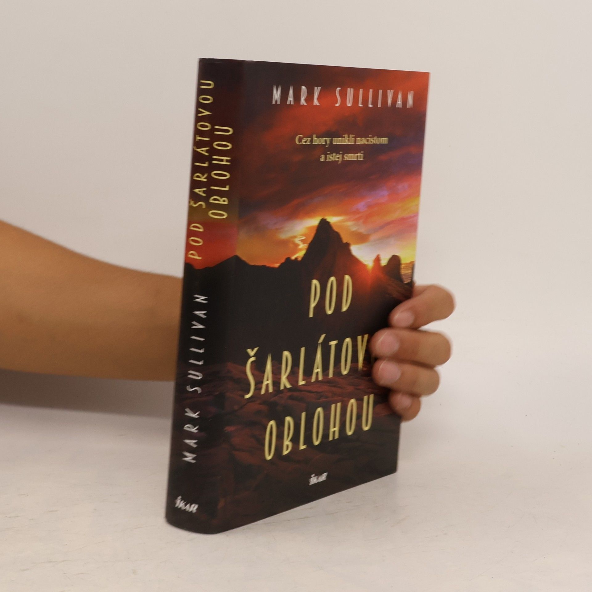 Mark Sullivan Pod šarlátovou oblohou