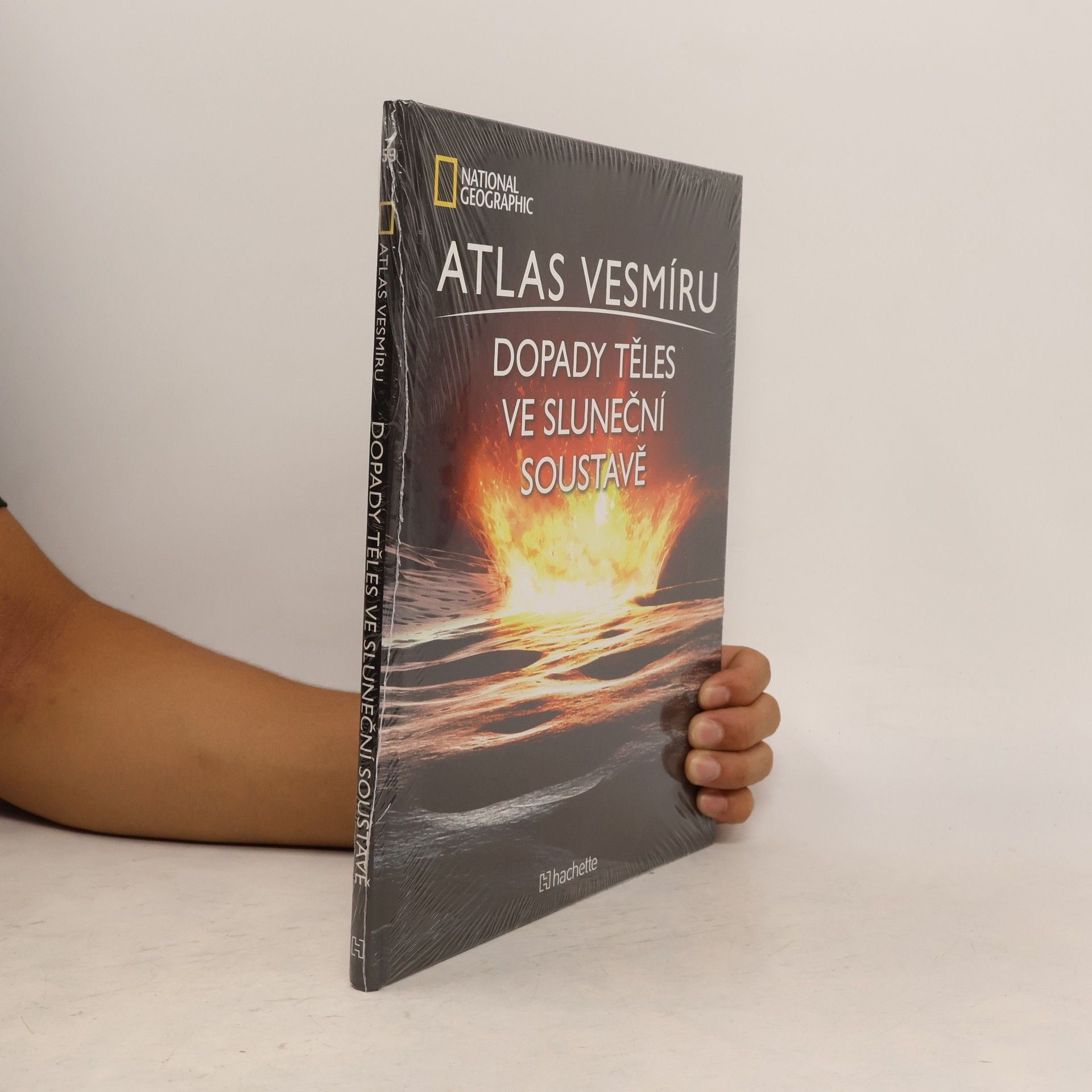 Kolektiv autorů Atlas Vesmíru 59. Dopady těles ve Sluneční soustavě
