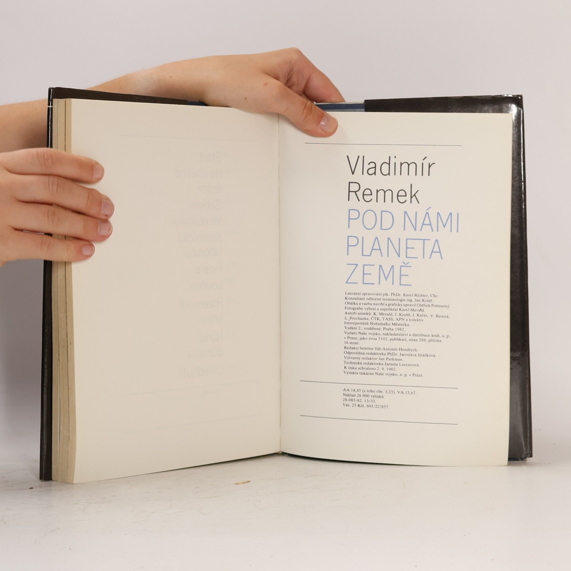 Vladimír Remek Pod námi planeta Země