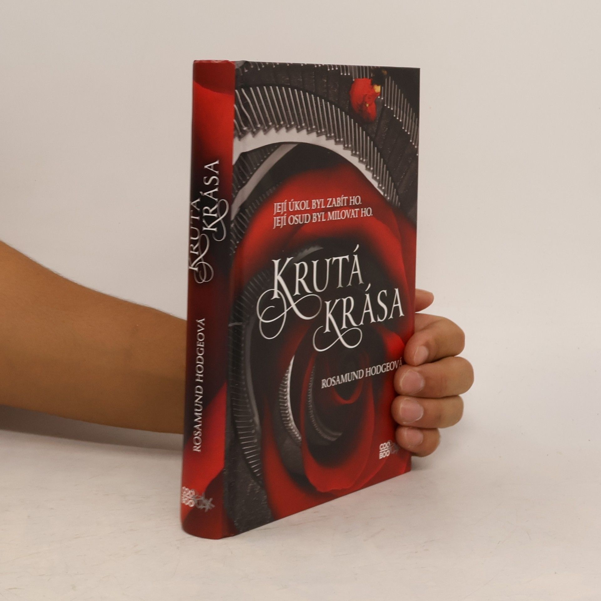 Rosamund Hodge Krutá krása