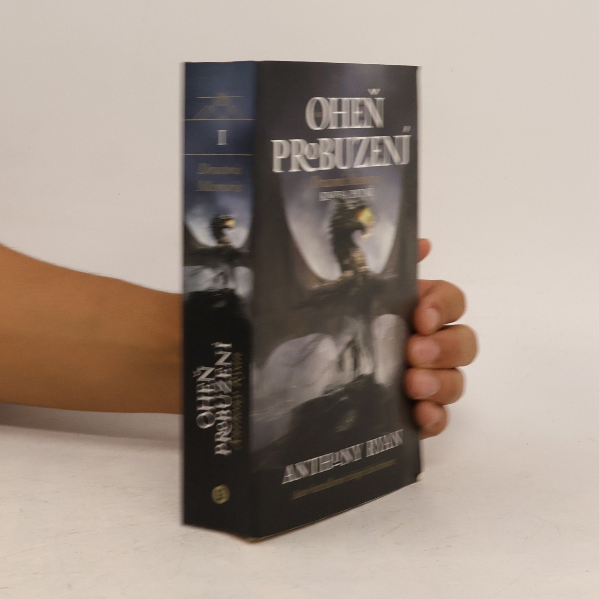 Anthony Ryan Oheň probuzení