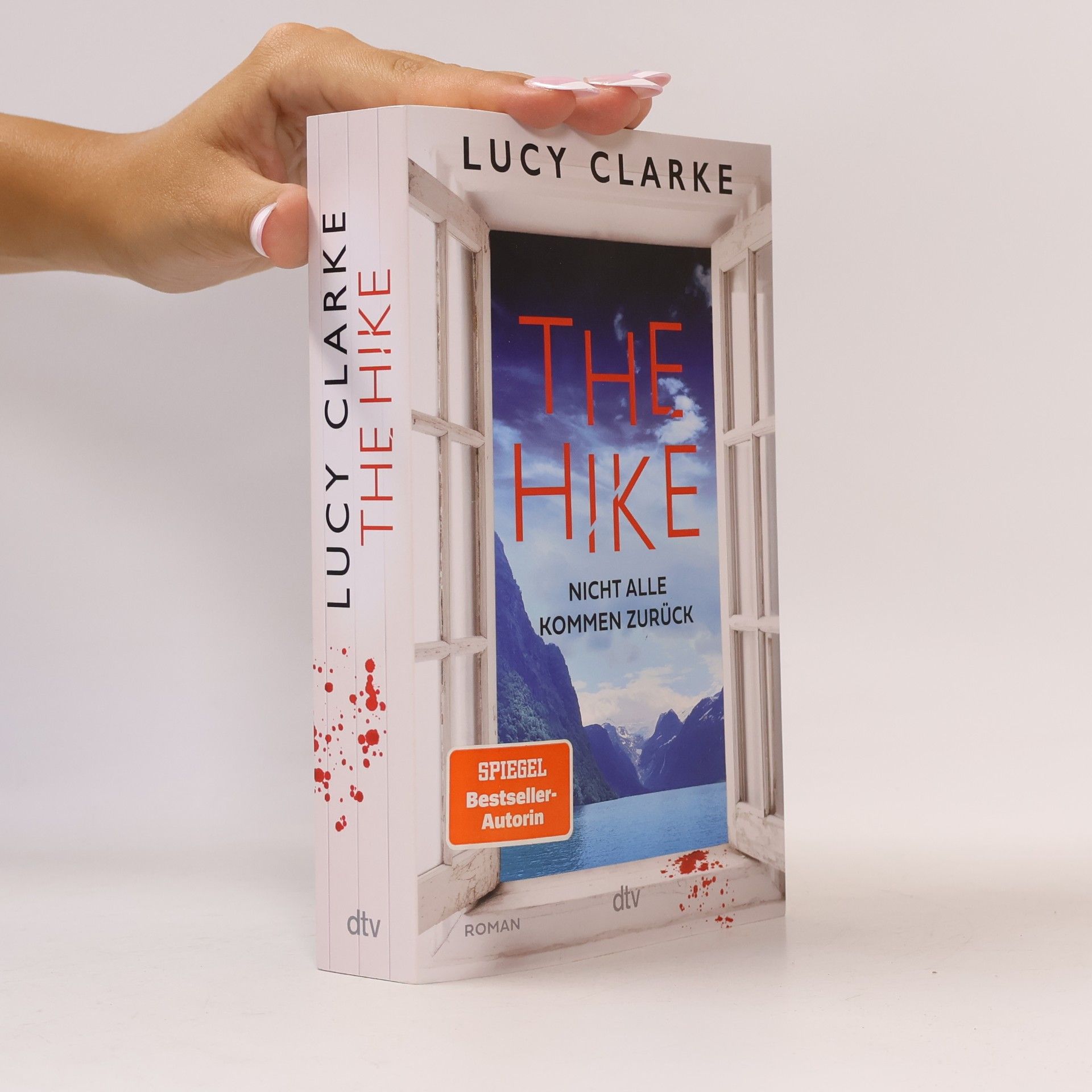 Lucy Clarke The Hike
