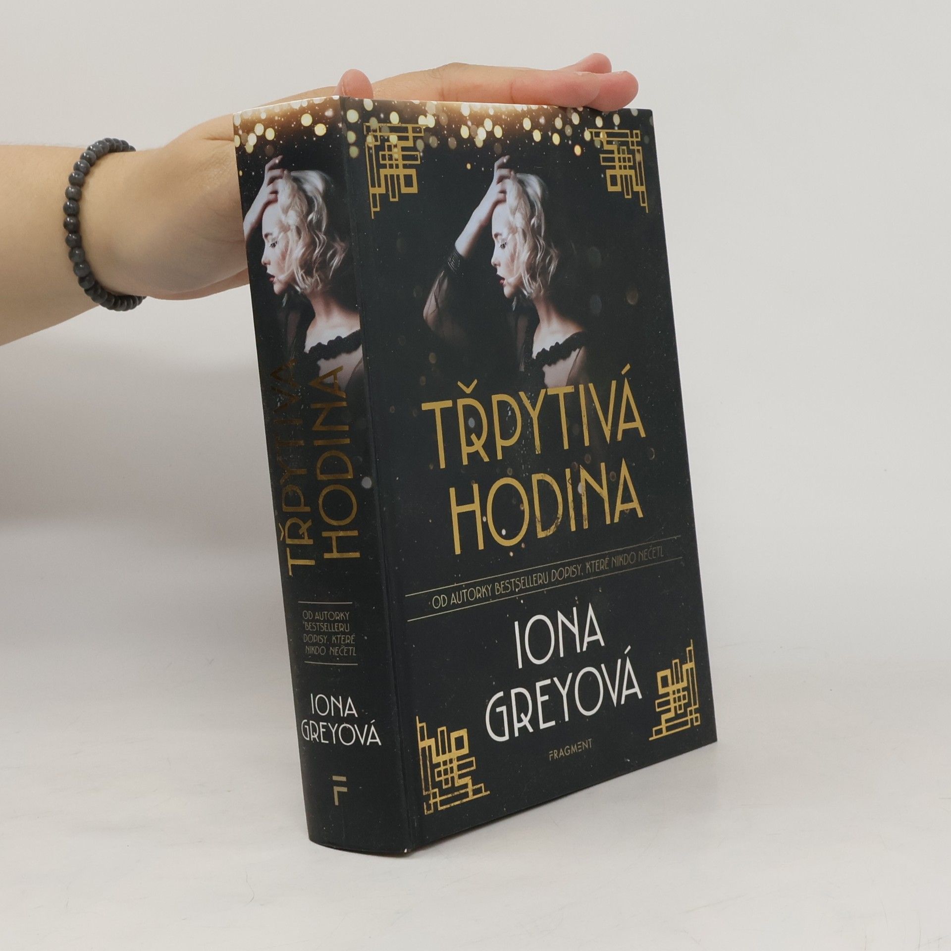 Iona Grey Třpytivá hodina