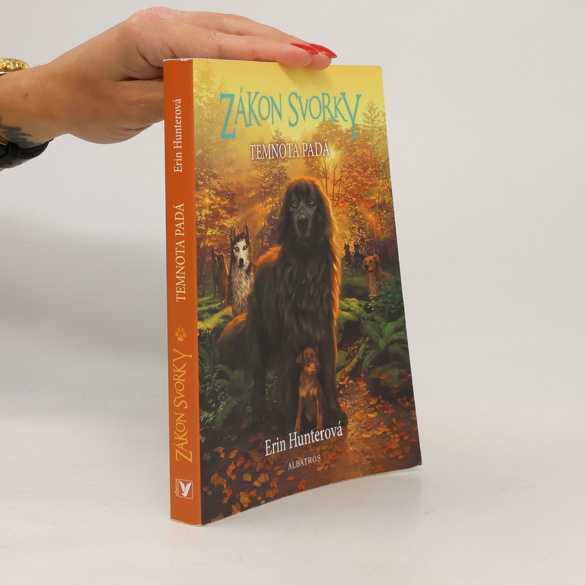 Erin Hunter Zákon svorky 3: Temnota padá