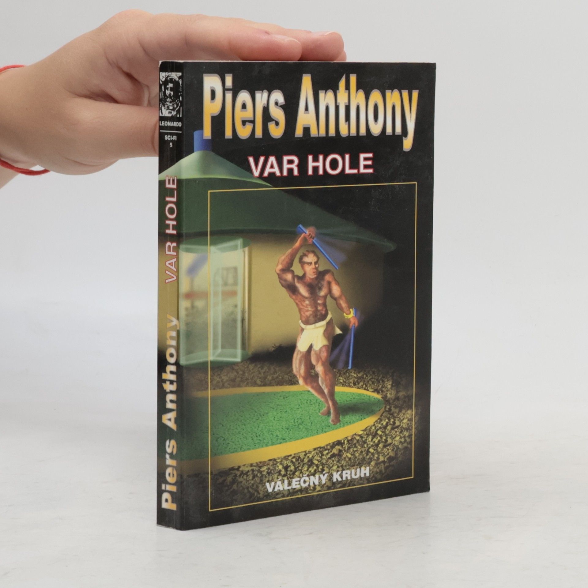 Piers Anthony Var Hole : druhá část trilogie Válečný kruh