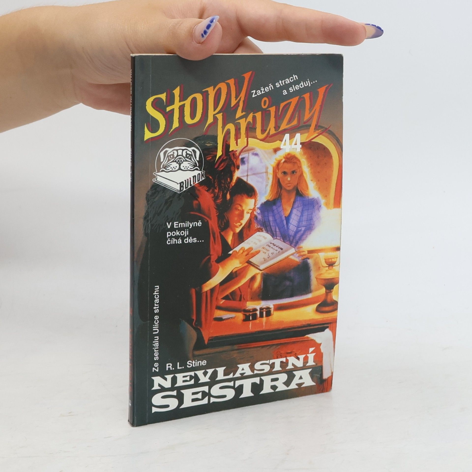 R. L. Stine Nevlastní sestra. Stopy hrůzy 44