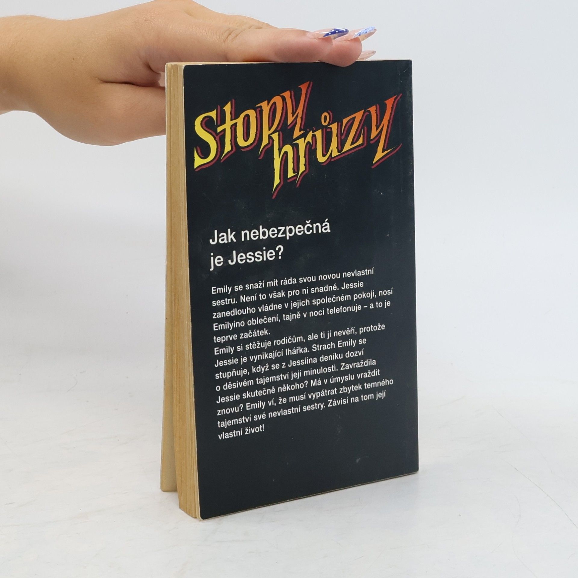 R. L. Stine Nevlastní sestra. Stopy hrůzy 44