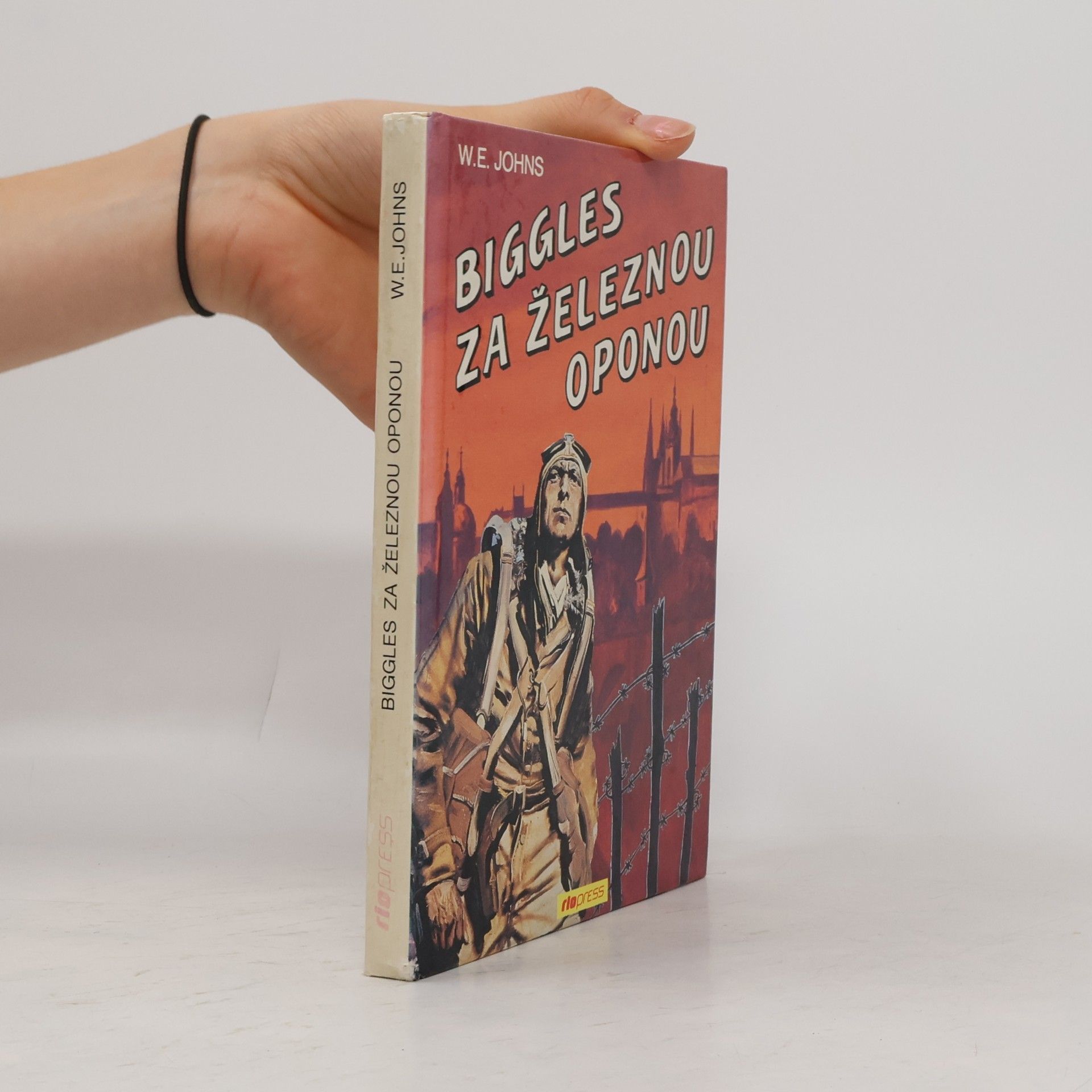 W. E. Johns Biggles za železnou oponou