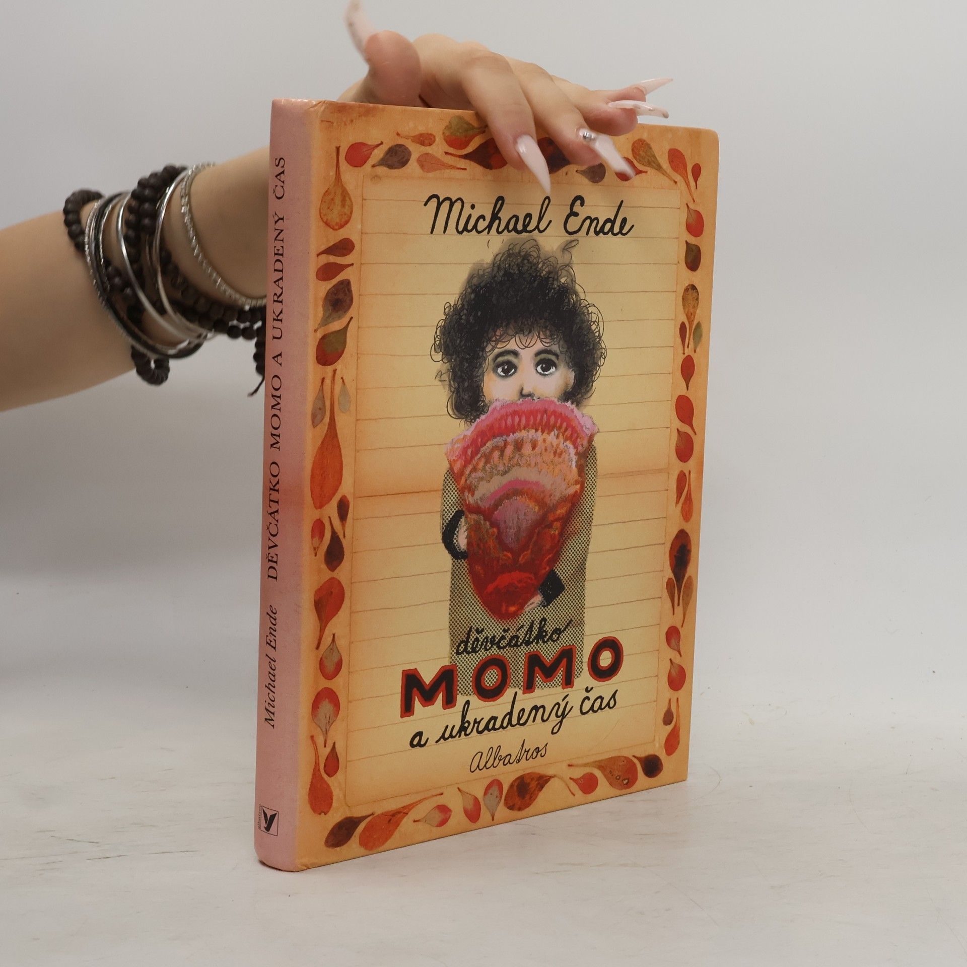Michael Ende Děvčátko Momo a ukradený čas