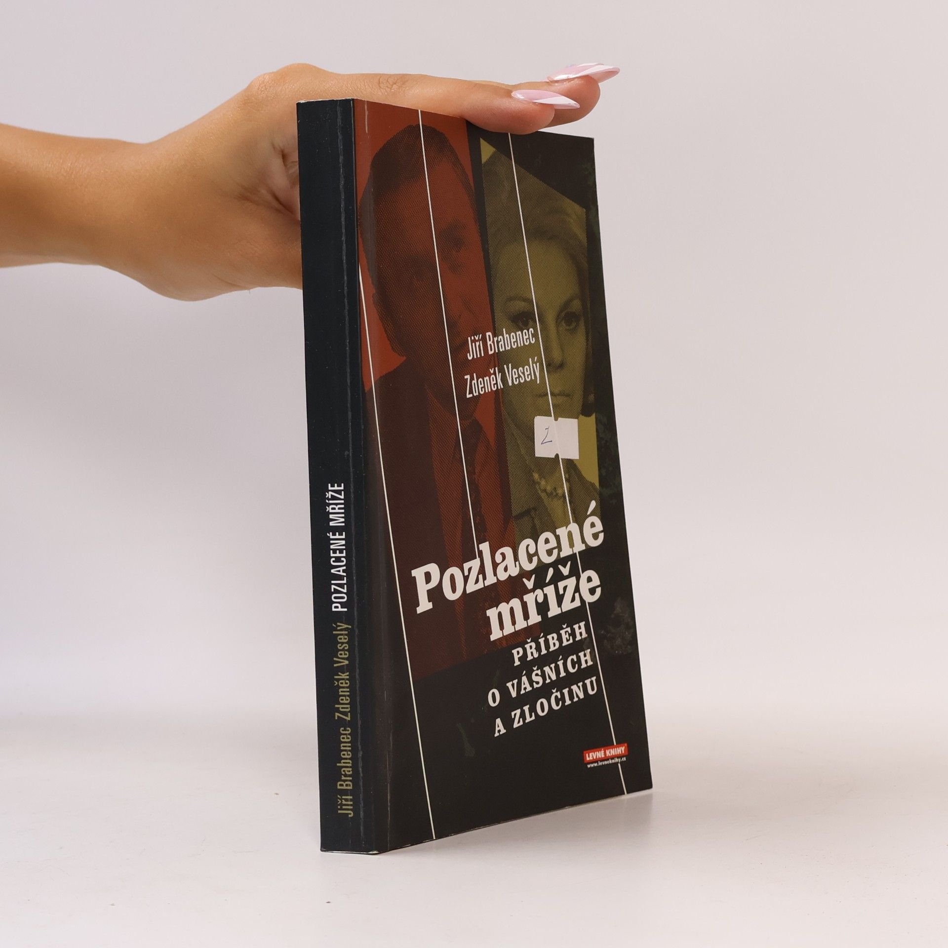 Pozlacené mříže: Příběh o vášních a zločinu