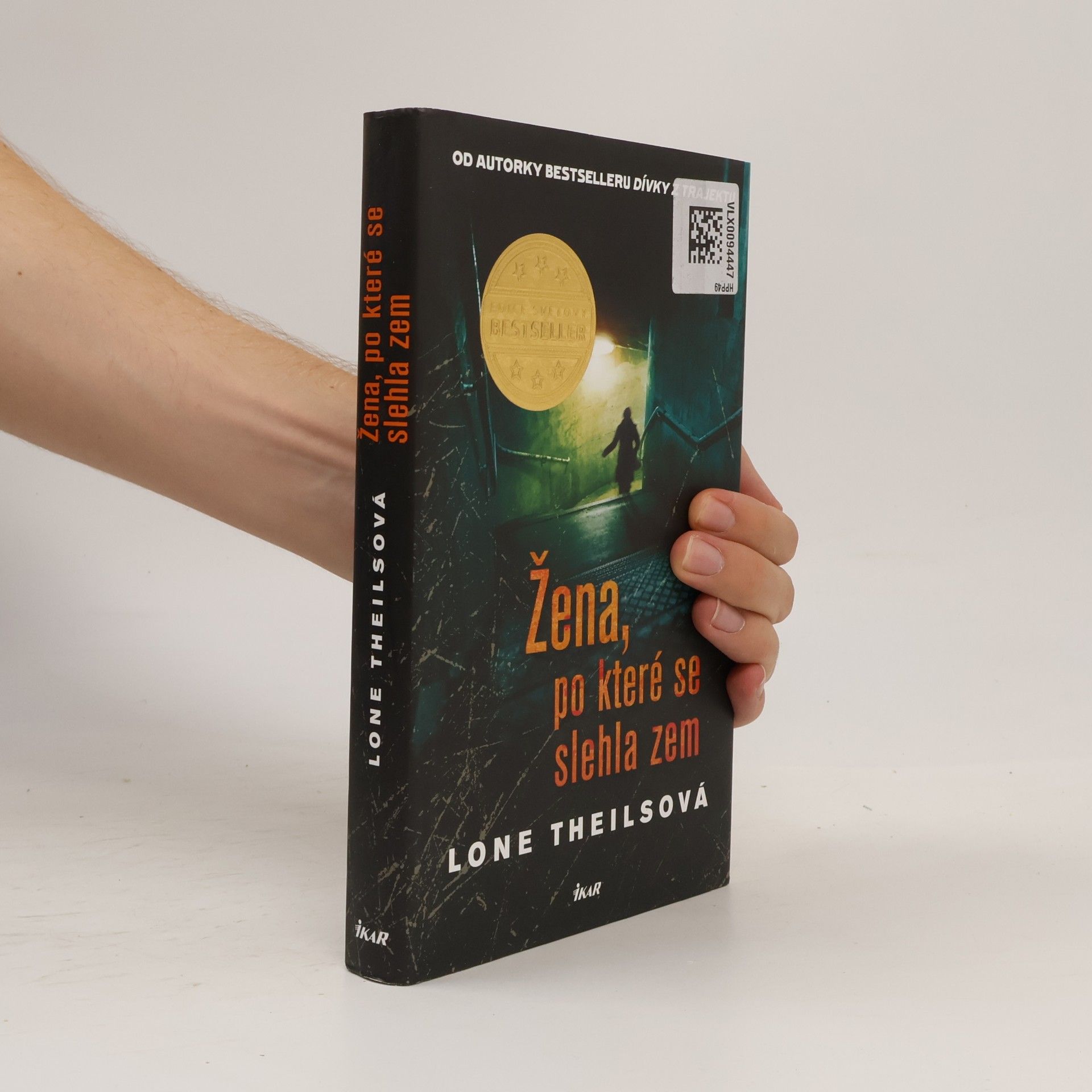 Lone Theils Žena, po které se slehla zem