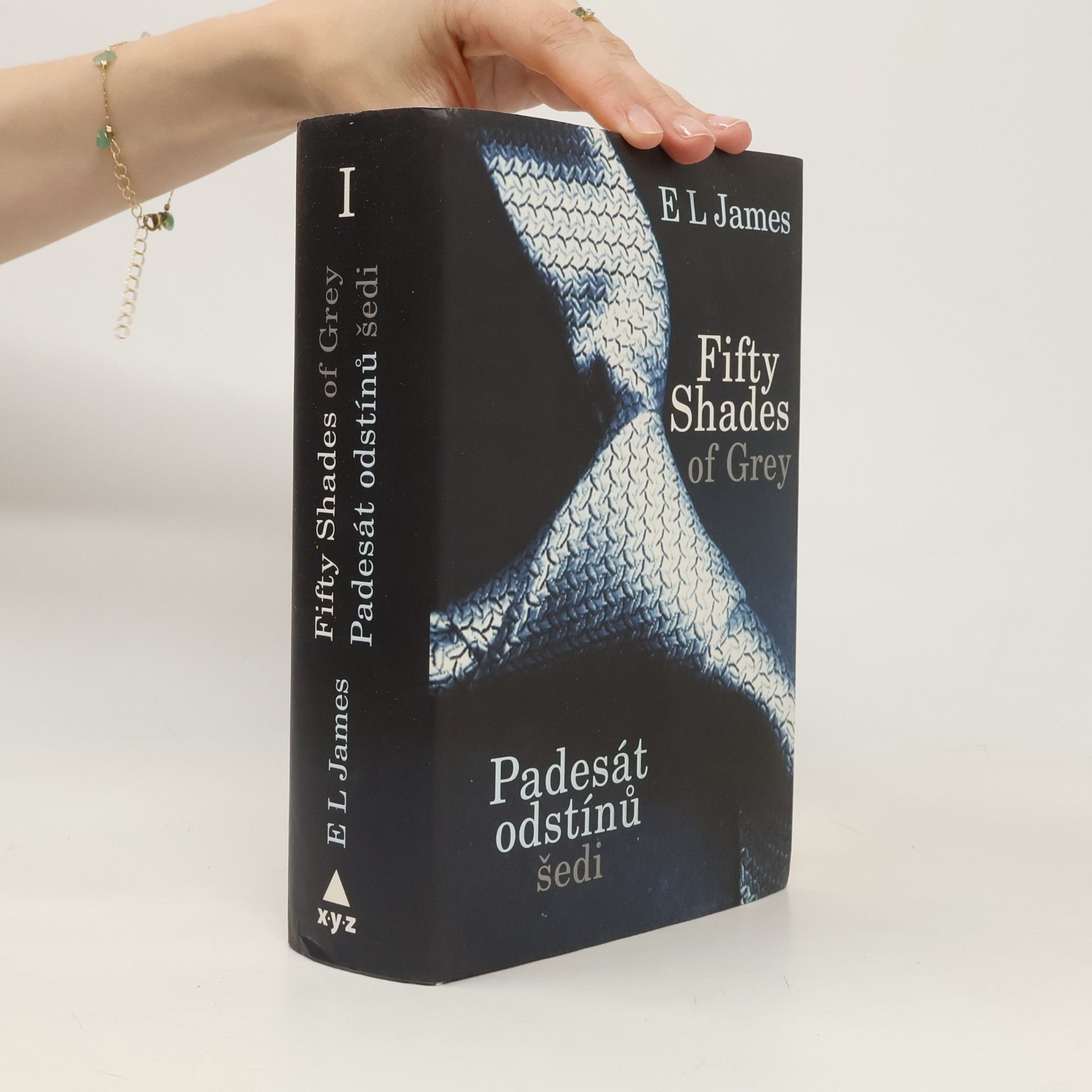 E. L. James Padesát odstínů šedi