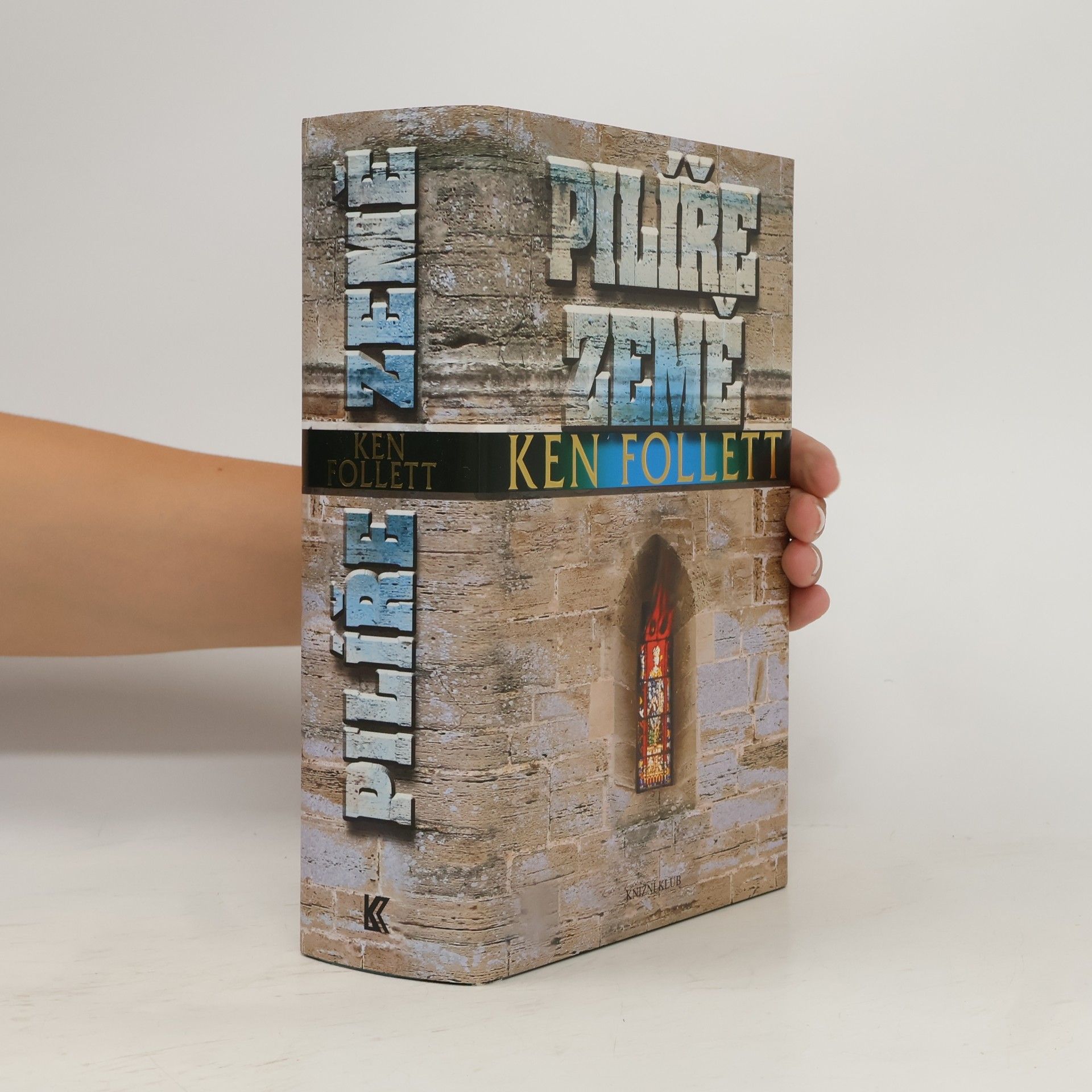 Ken Follett Pilíře země