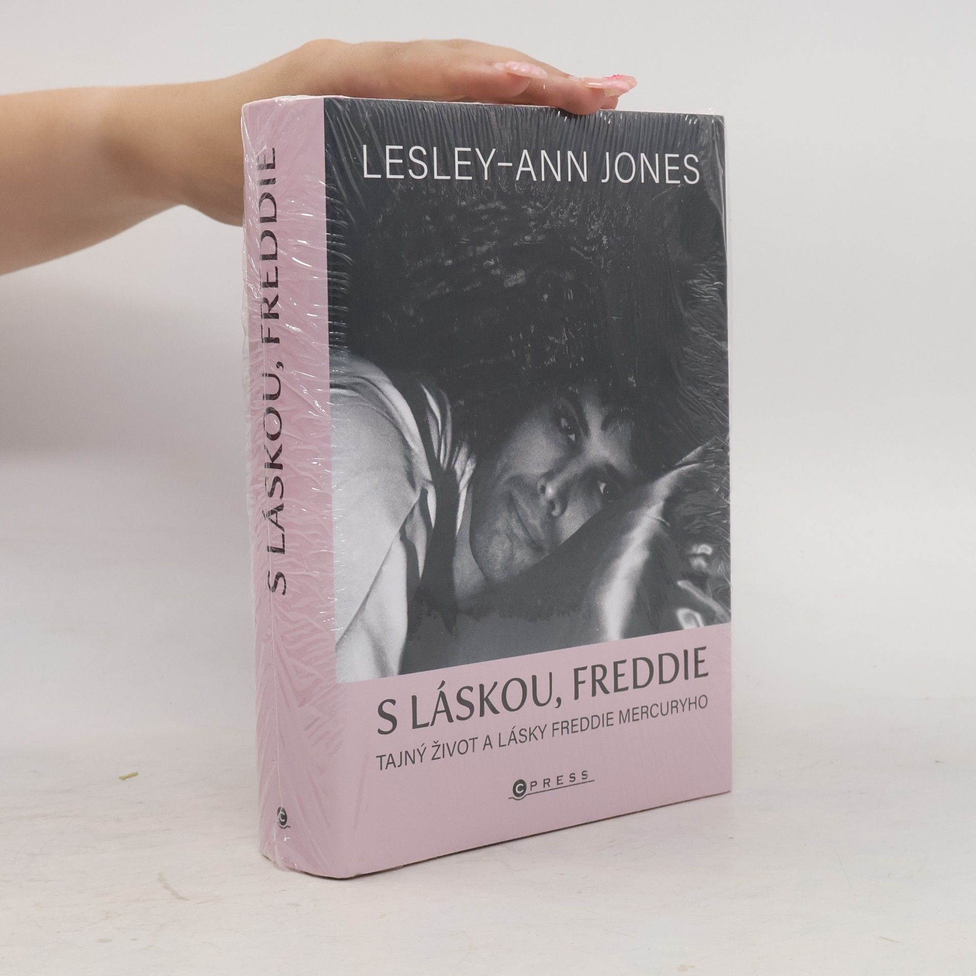 LesleyAnn Jones S láskou, Freddie