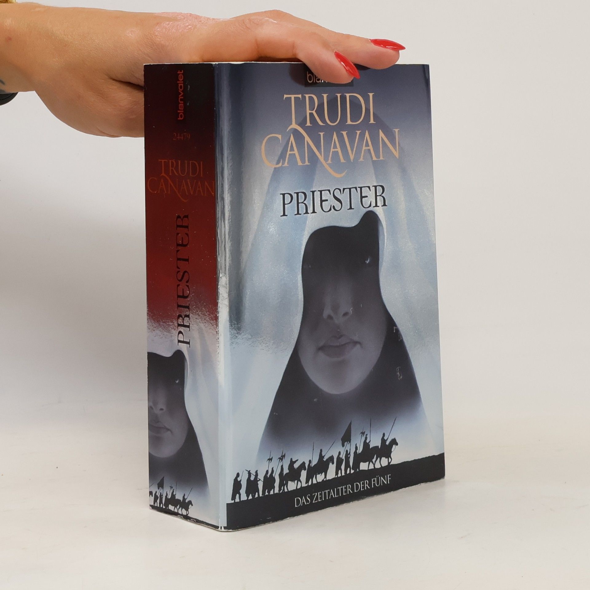 Trudi Canavan Priester