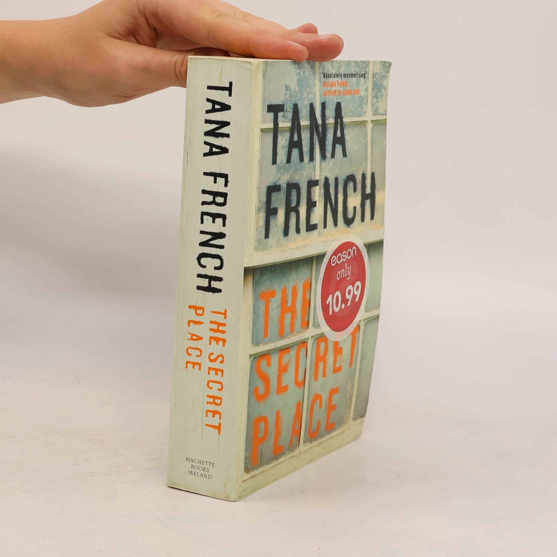 Tana French The Secret Place. Geheimer Ort, englische Ausgabe