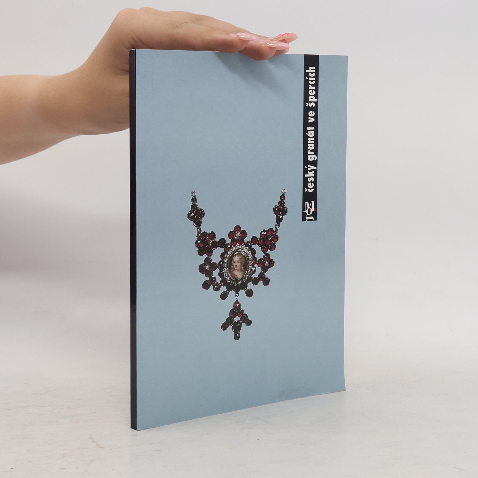 Alena Křížová Český granát ve špercích ze sbírek Moravské galerie v Brně