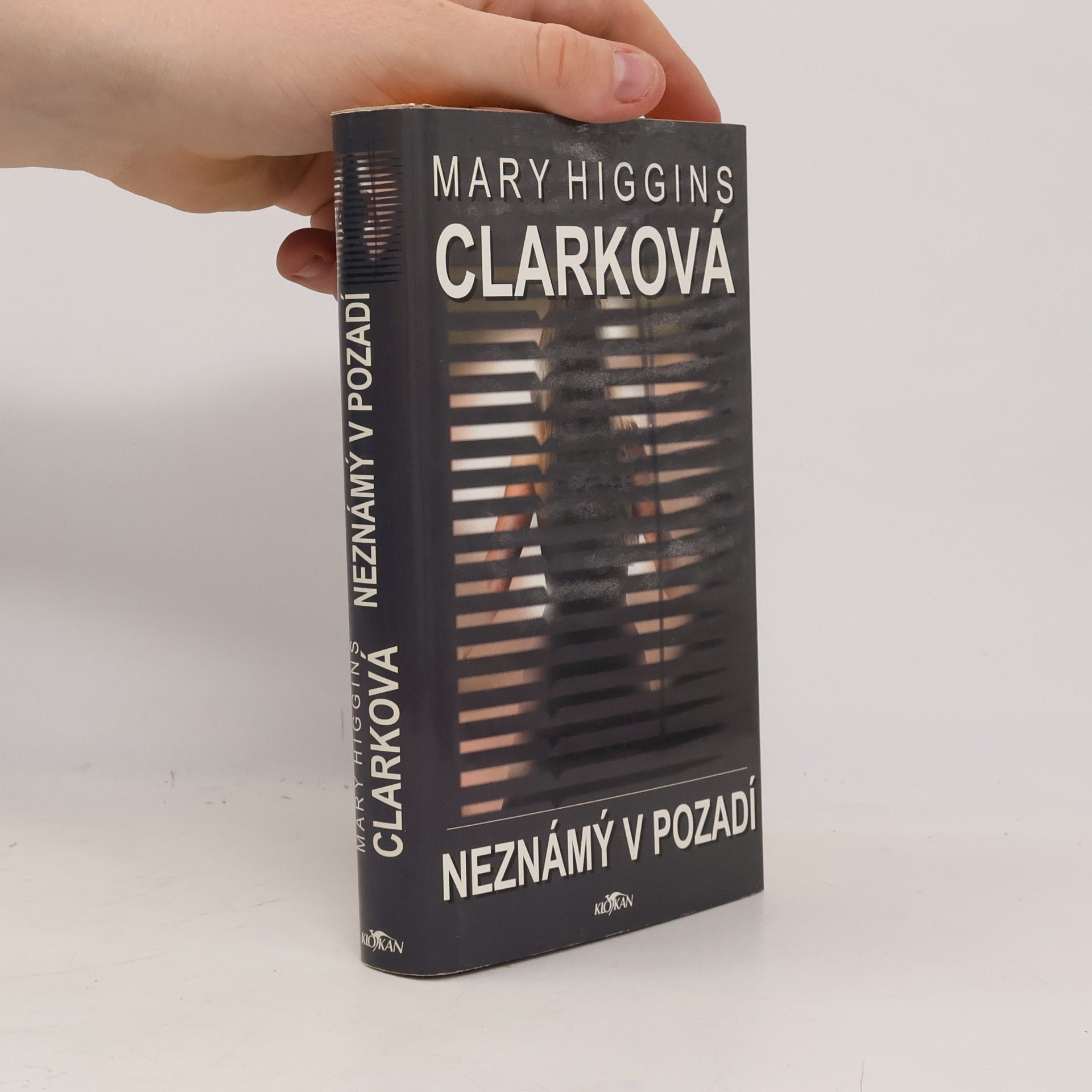 Mary Higginsová Clarková Neznámý v pozadí