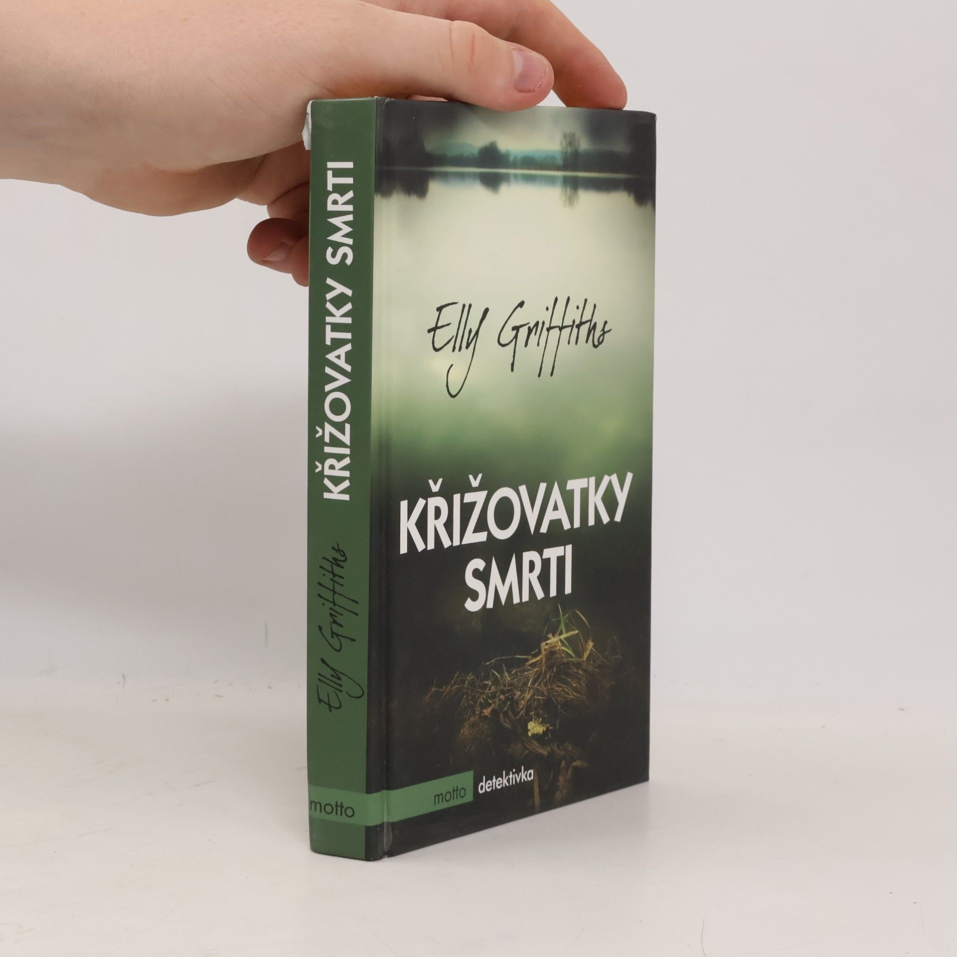 Elly Griffiths Křižovatky smrti