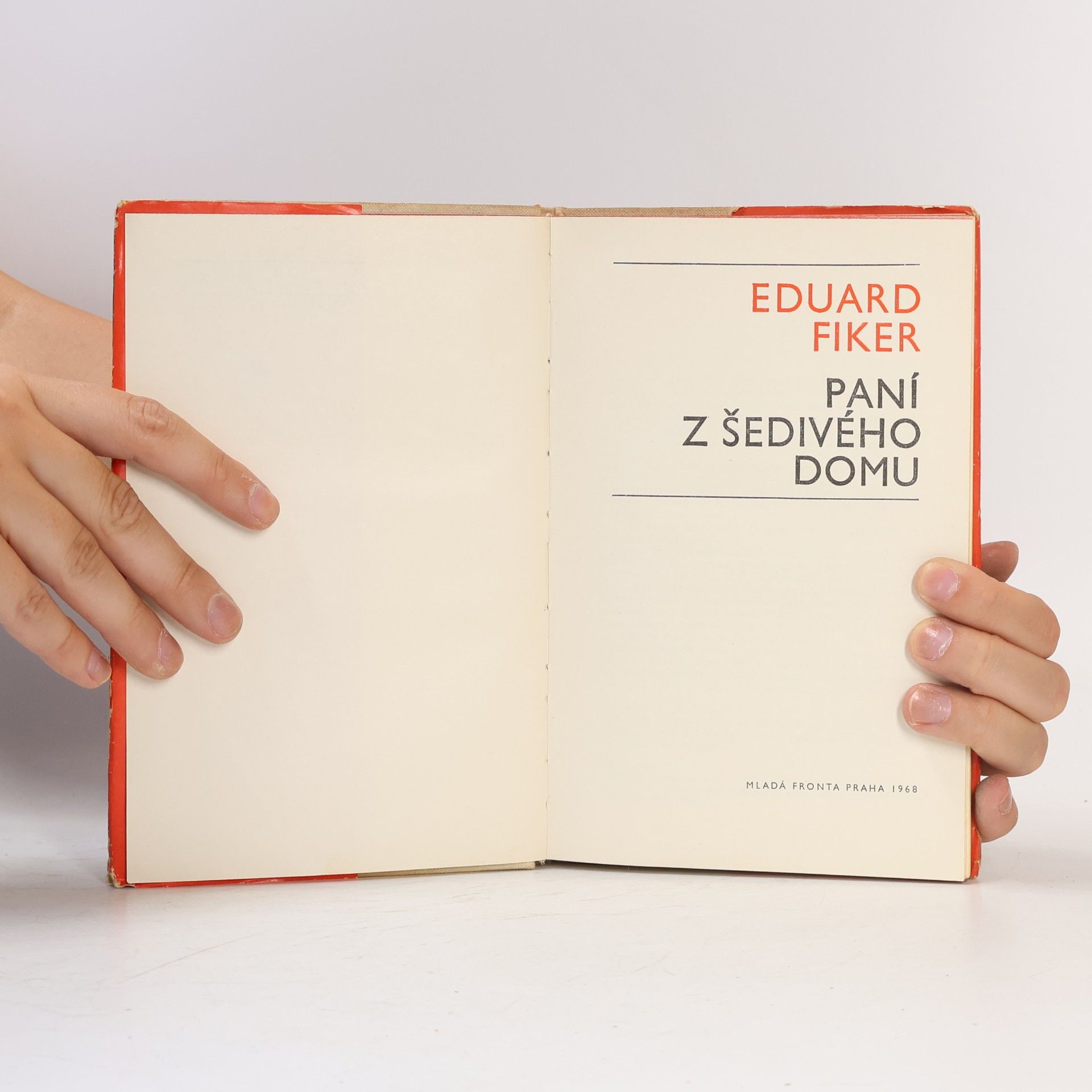 Eduard Fiker Paní z šedivého domu
