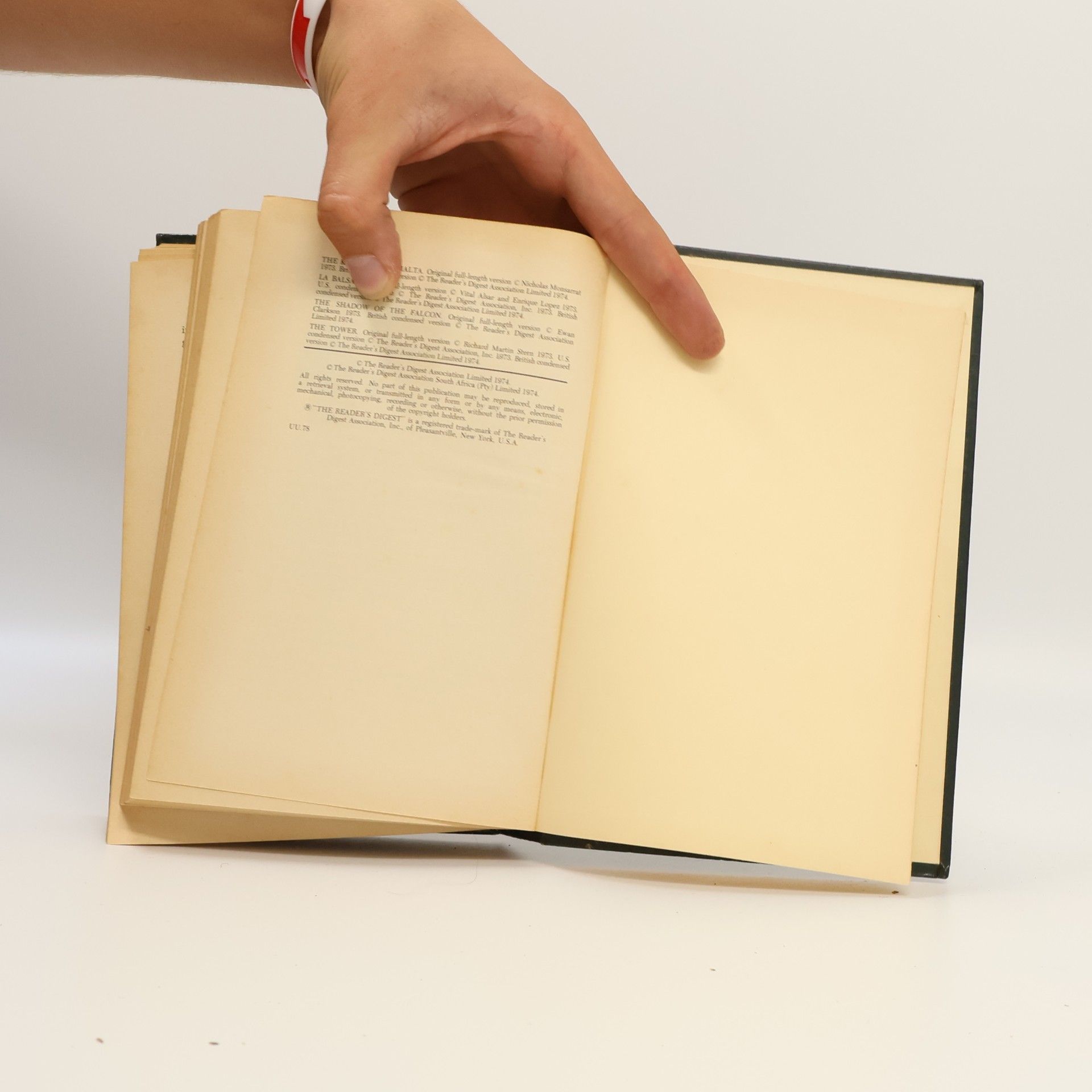 Mary Carter Reader's Digest Condensed Books 2. A Member of The Family. The Kappillan of Malta. In Darkness. Jaws