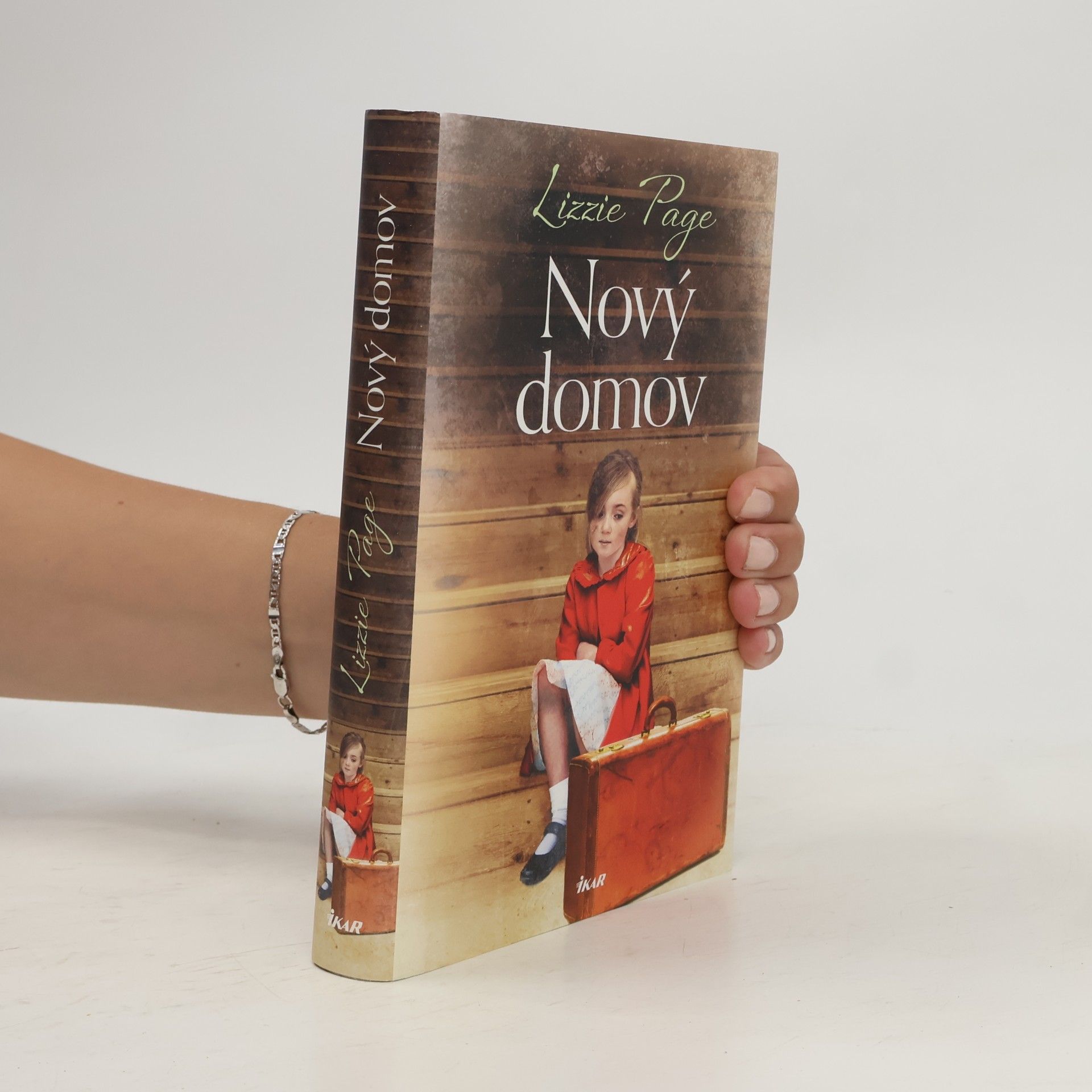 Lizzie Page Nový domov