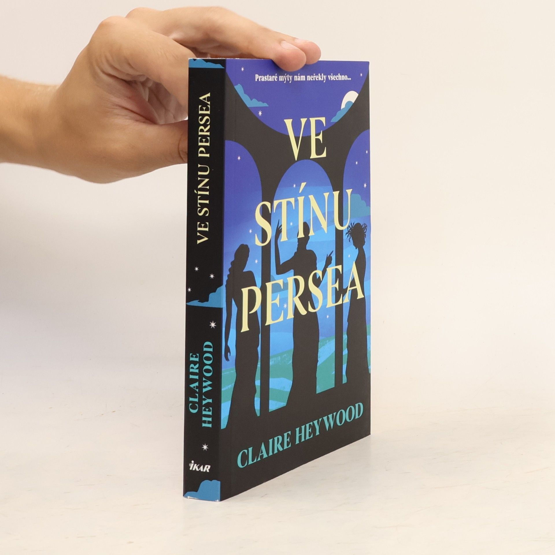 Claire Heywood Ve stínu Persea