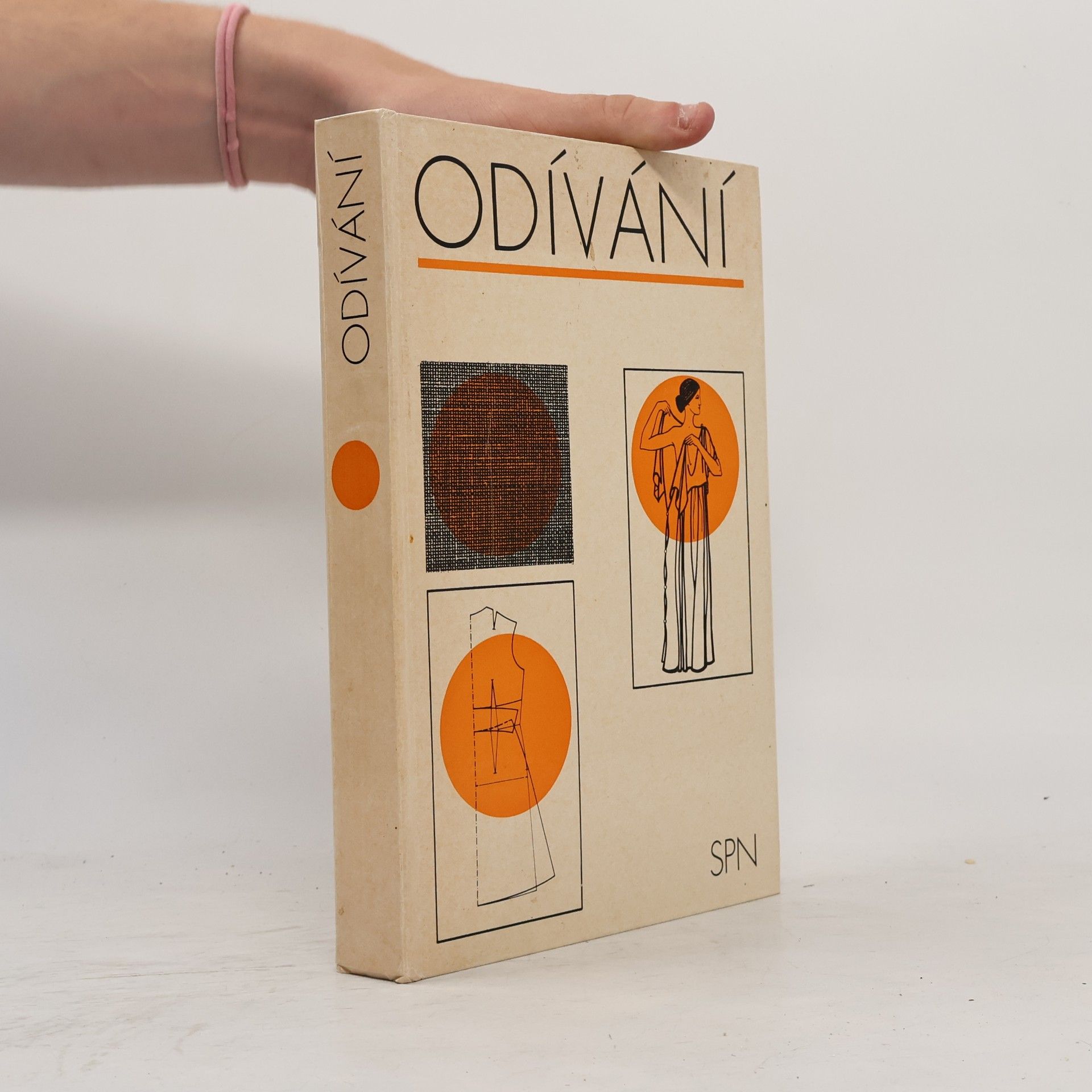 Božena Krůtová Odívání pro dívčí odborné školy a pro zemědělská odborná učiliště, učební obor 42-75-2