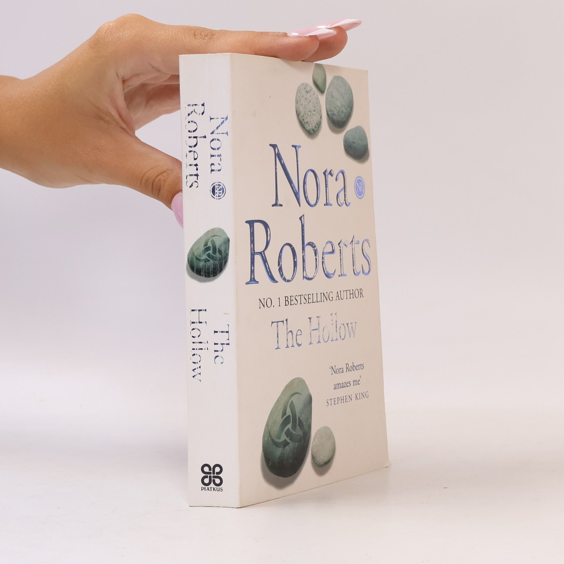 Nora Roberts The Hollow