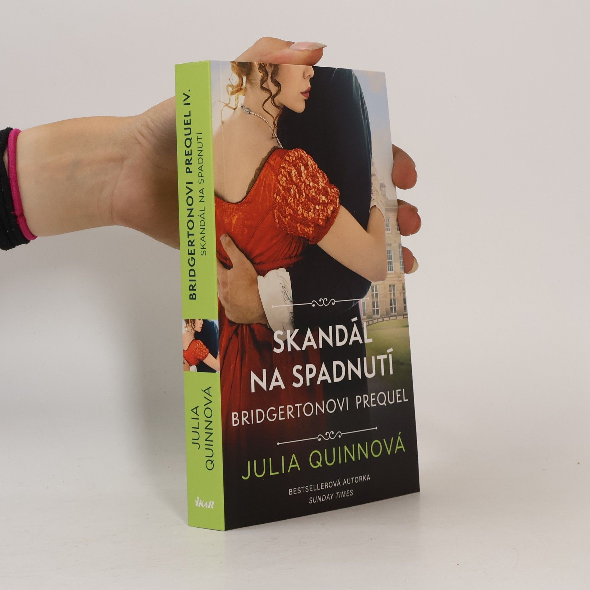 Julie Quinnová Skandál na spadnutí