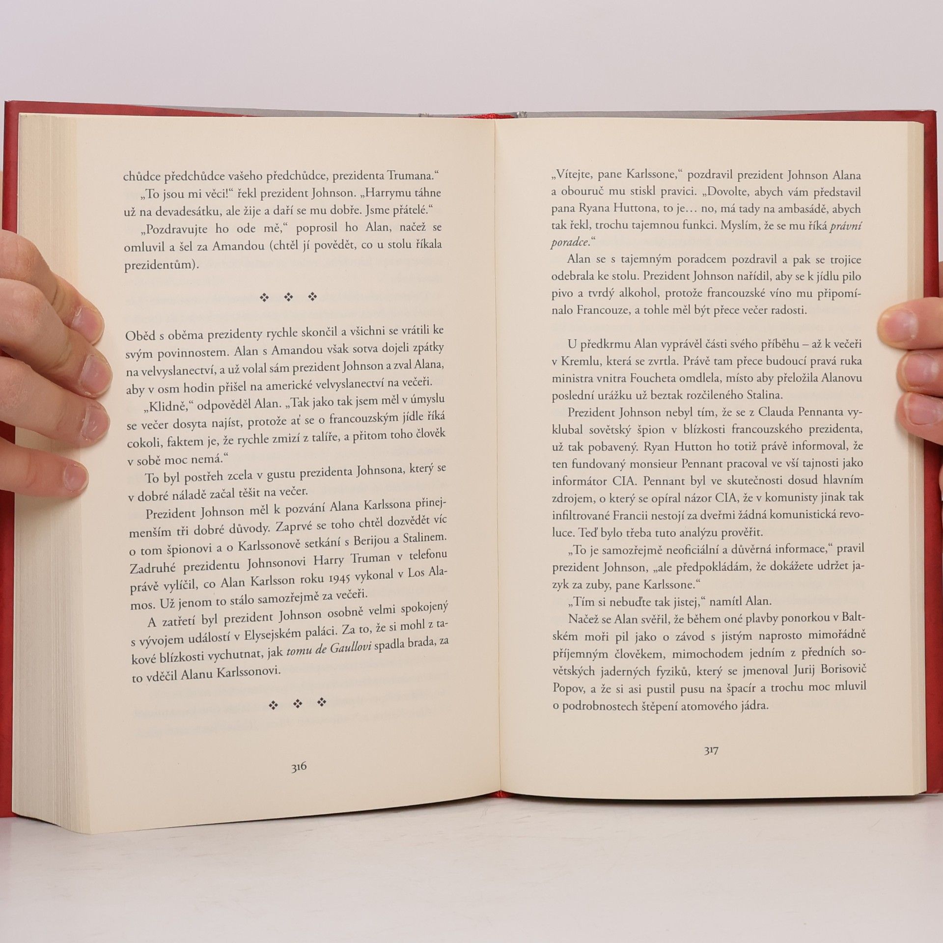 Jonas Jonasson Stoletý stařík, který vylezl z okna a zmizel