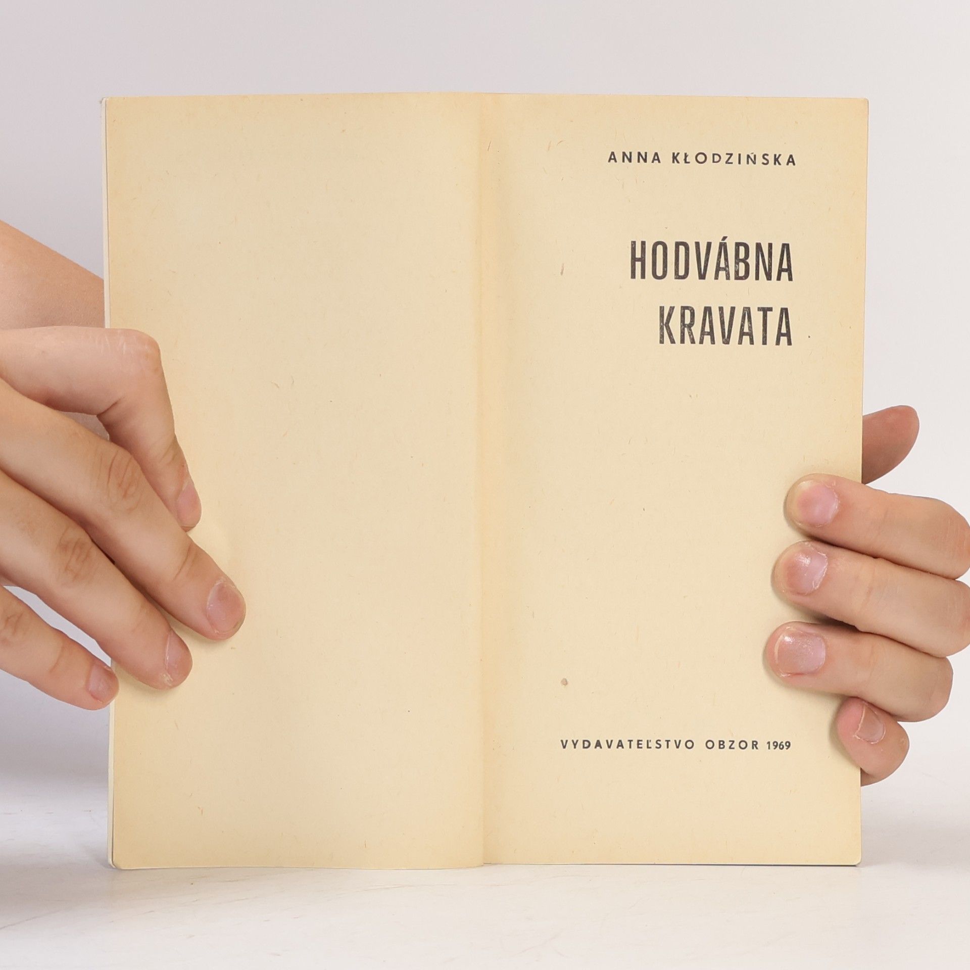 Anna Kłodzińska Hodvábna kravata