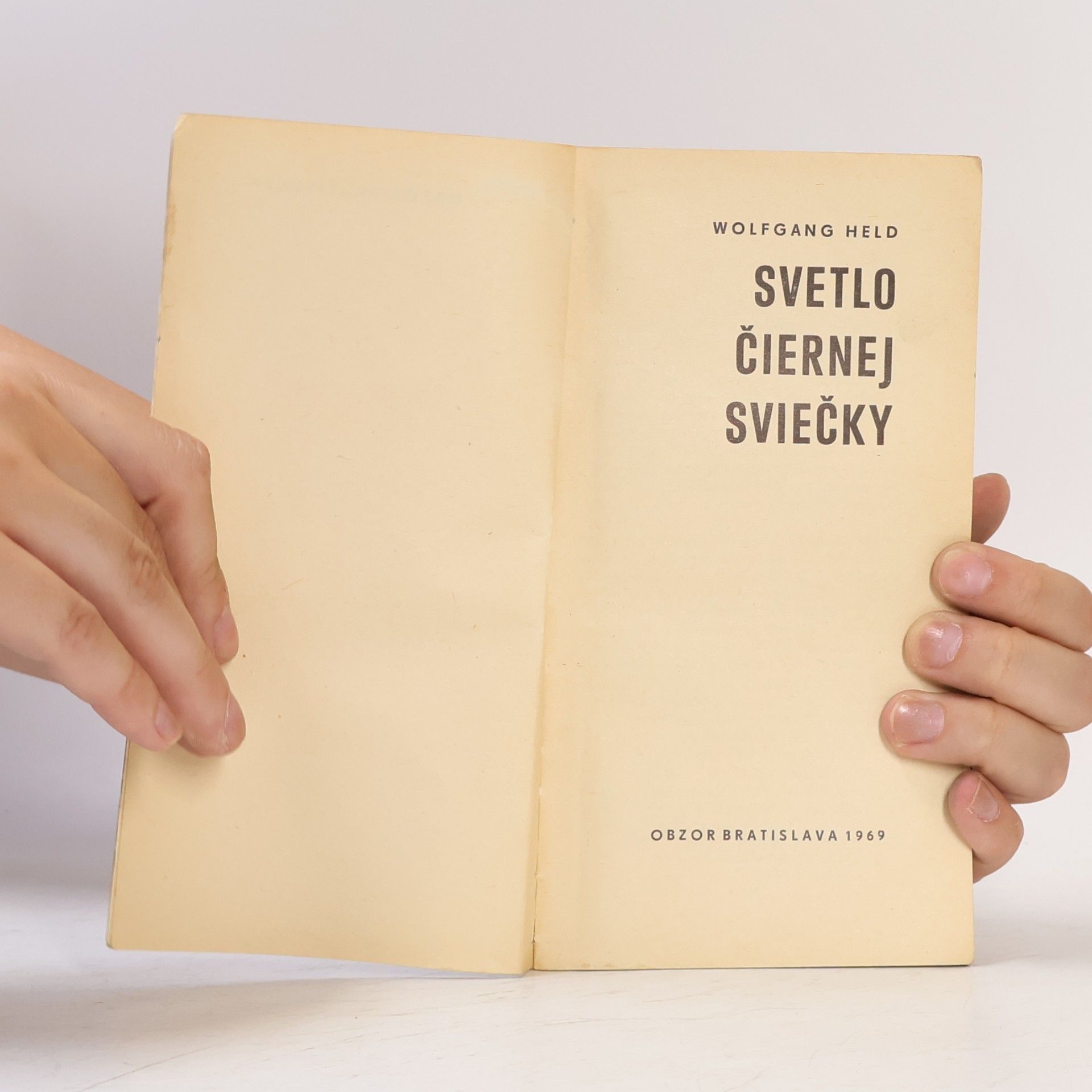 Wolfgang Held Svetlo Čiernej sviečky