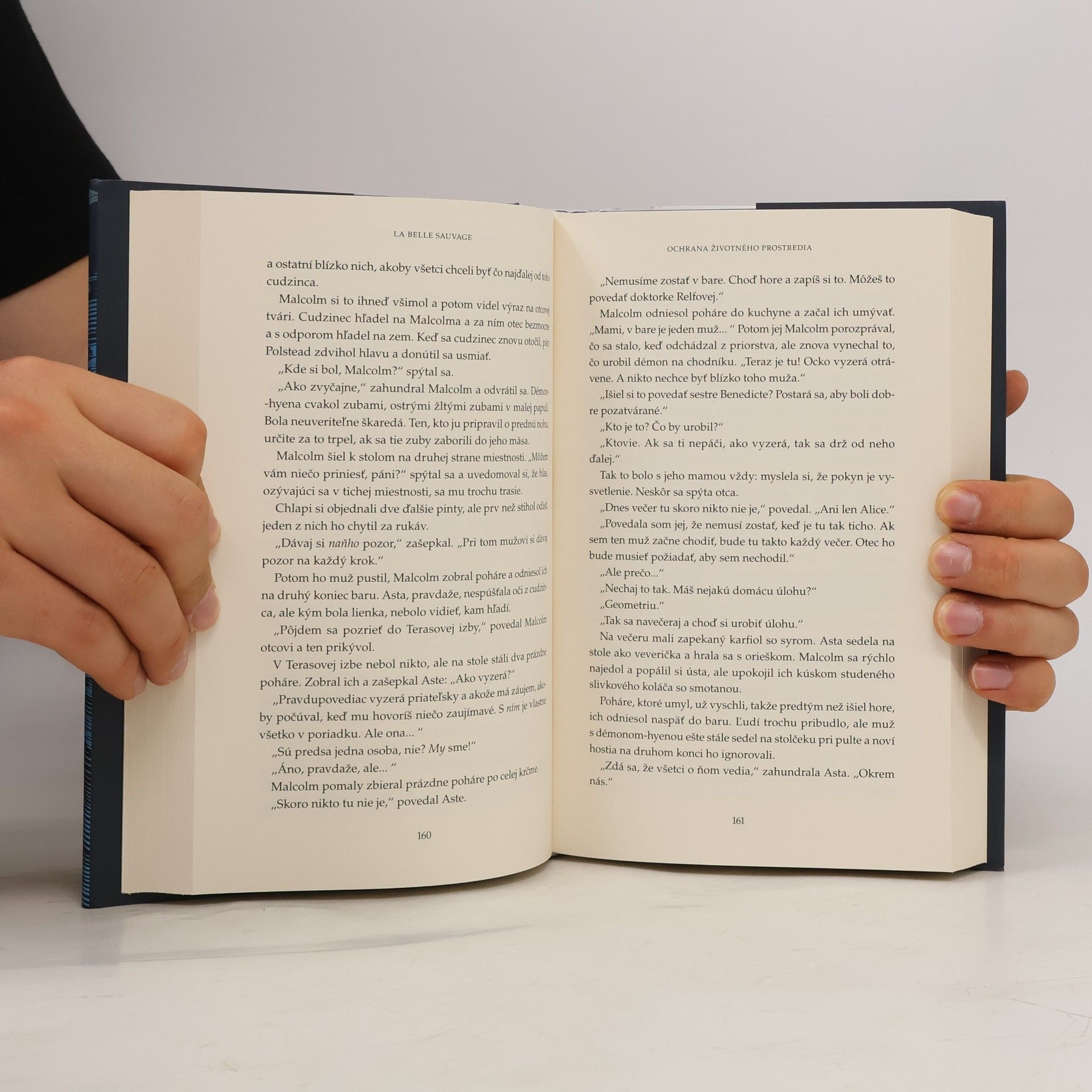 Philip Pullman Kniha Prachu 1: La Belle Sauvage