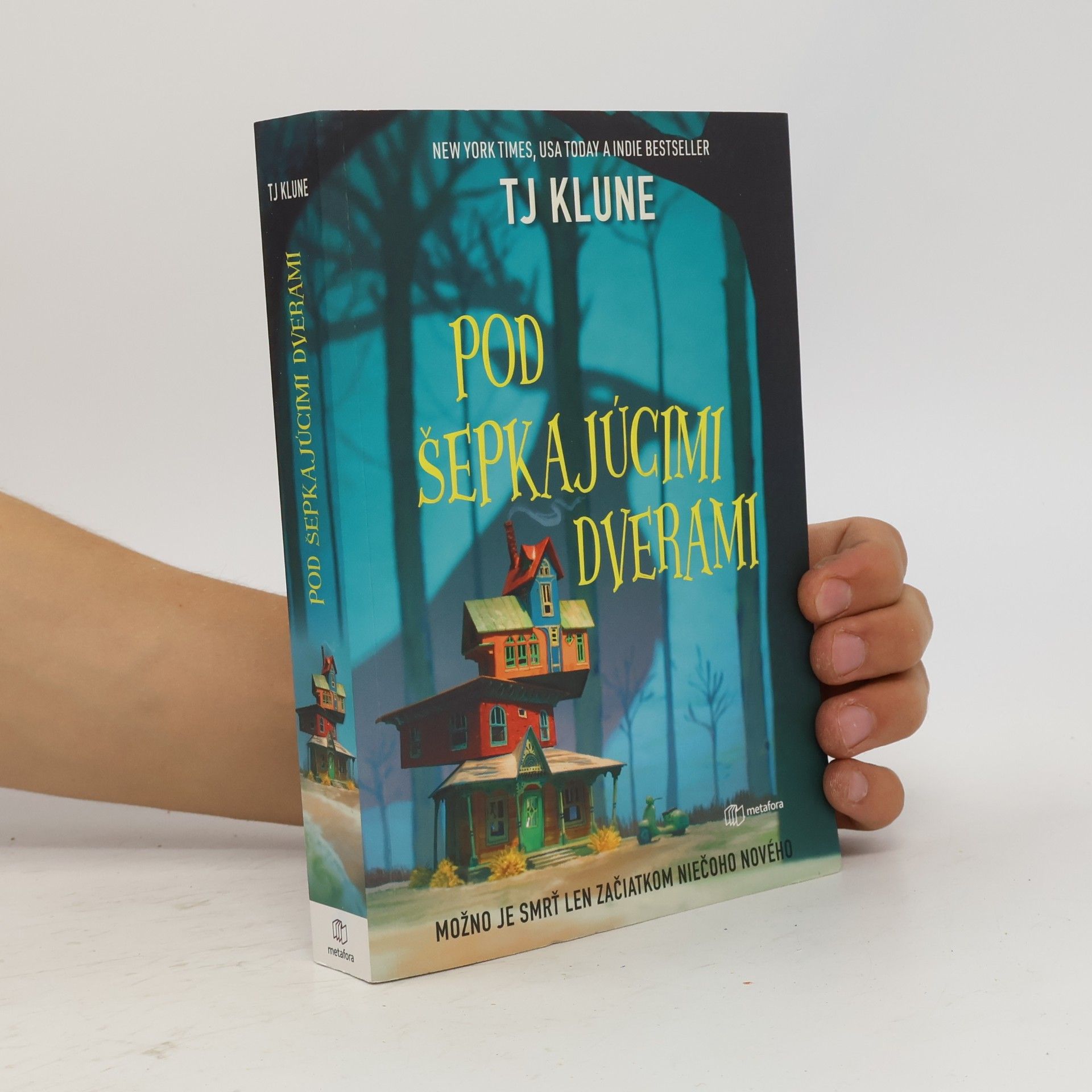 T. J. Klune Pod šepkajúcimi dverami