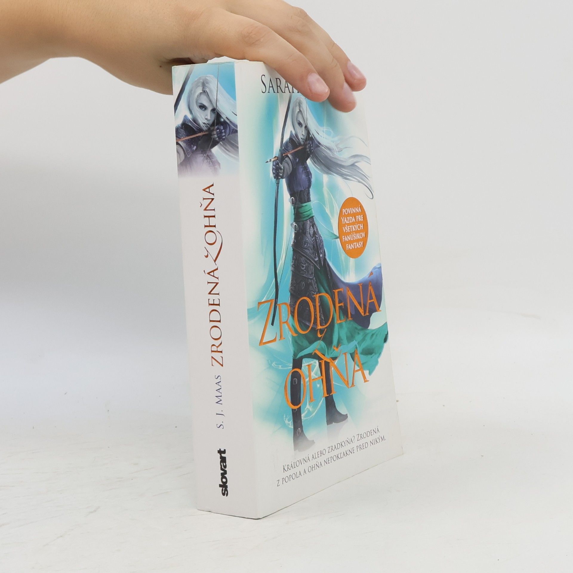 Sarah J. Maas Zrodená z ohňa
